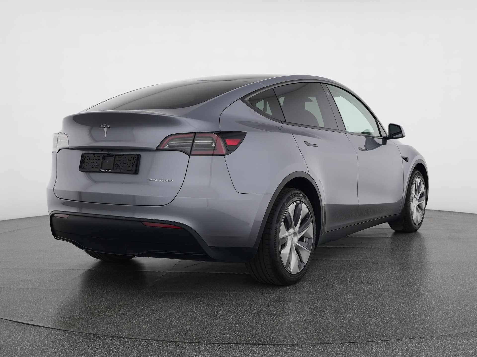TESLA Model Y Long Range All-Wheel Drive-image-3