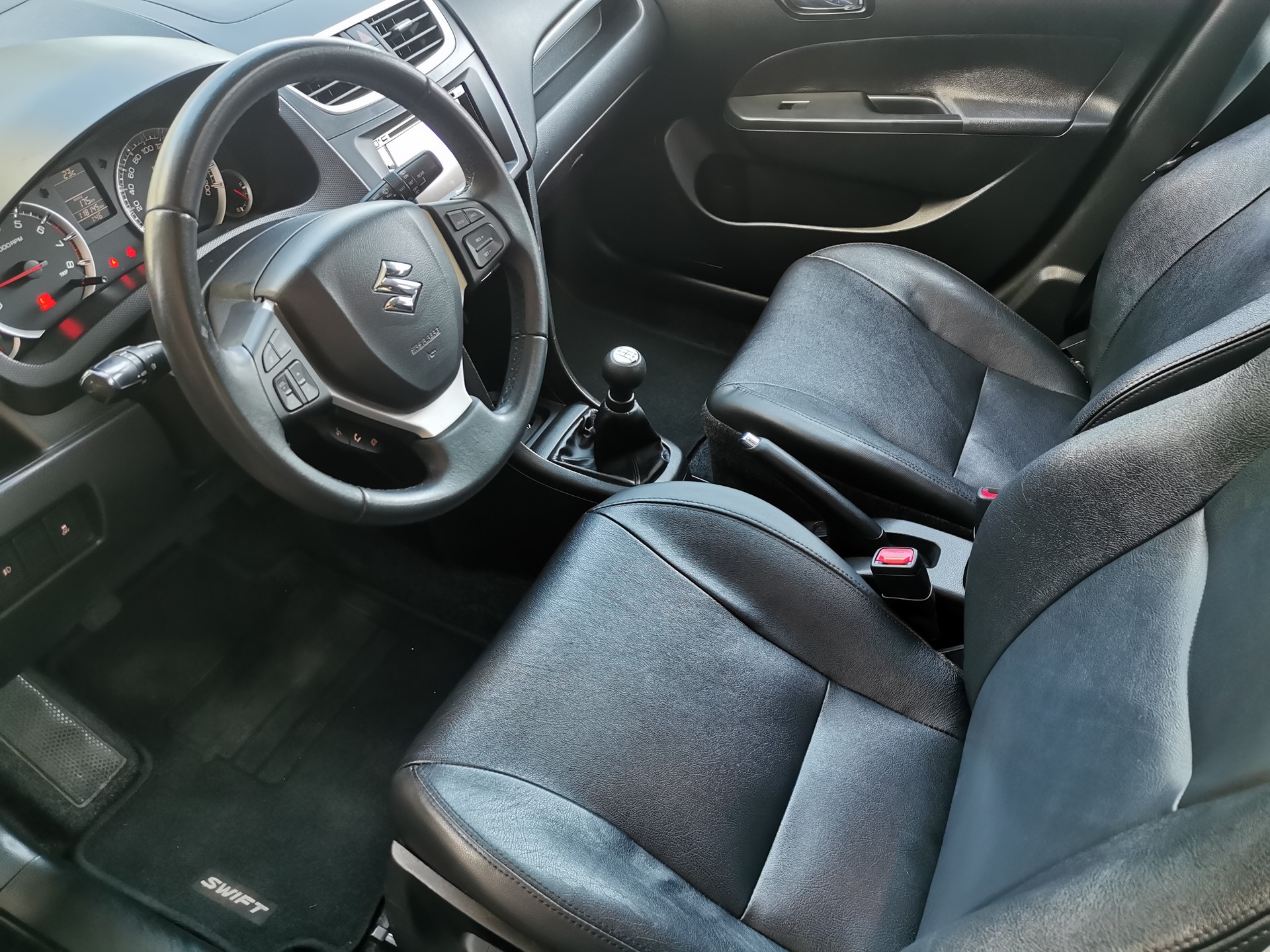 SUZUKI Swift 1.2i 16V Pack 4x4-image-9