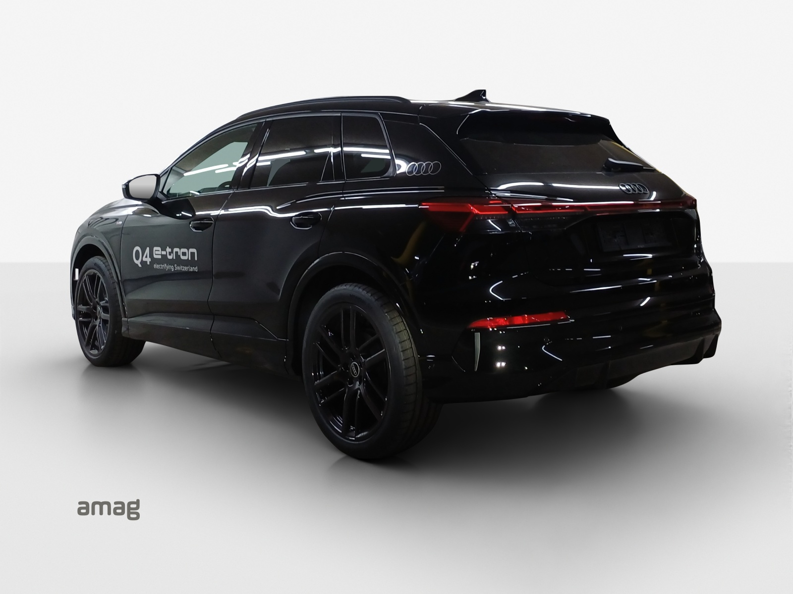 AUDI Q4 e-tron SUV quattro performance-showroom-element-2