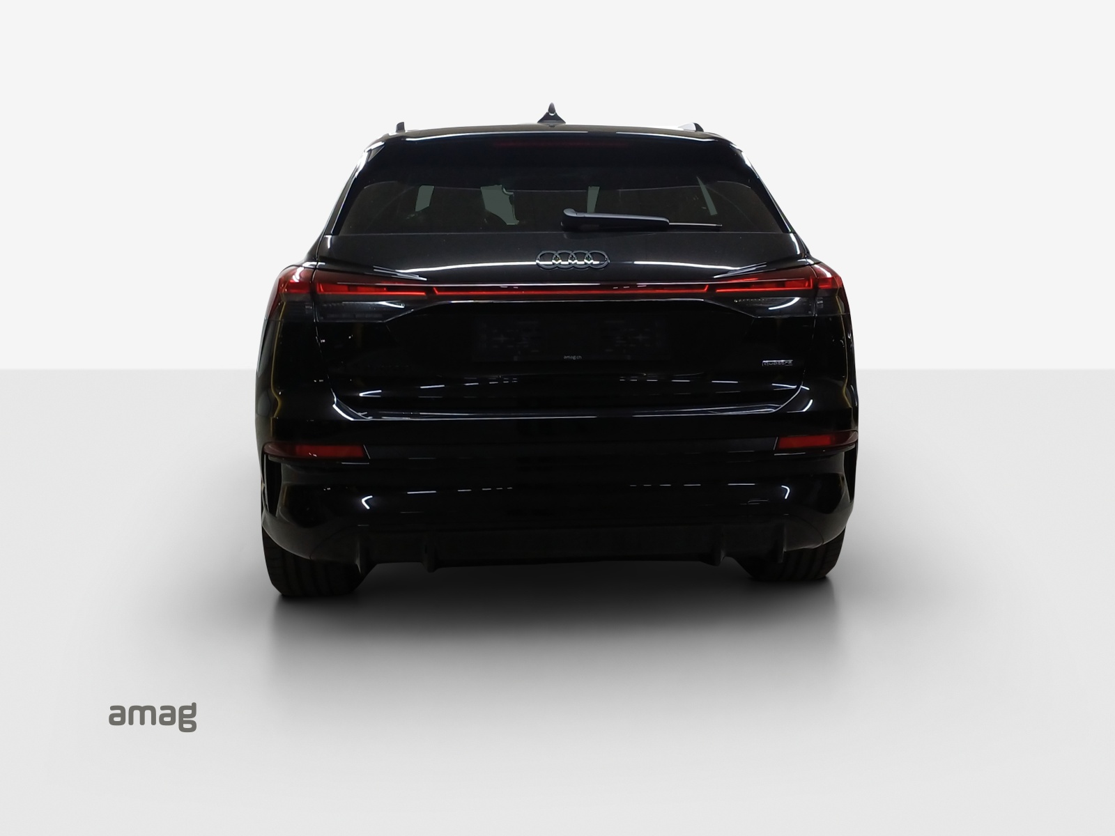 AUDI Q4 e-tron SUV quattro performance-showroom-element-3
