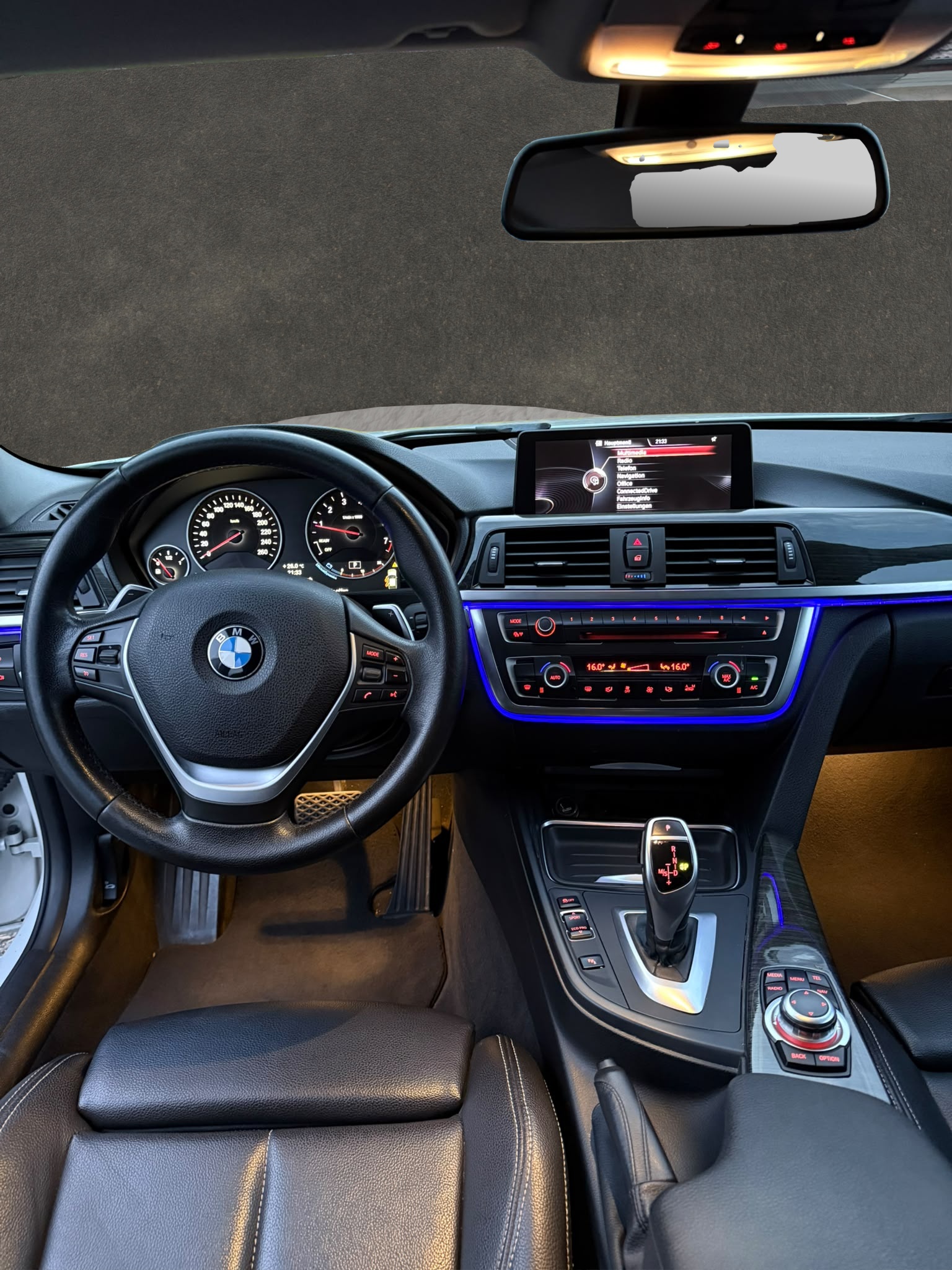 BMW 328i xDrive Luxury Line Steptronic-image-9