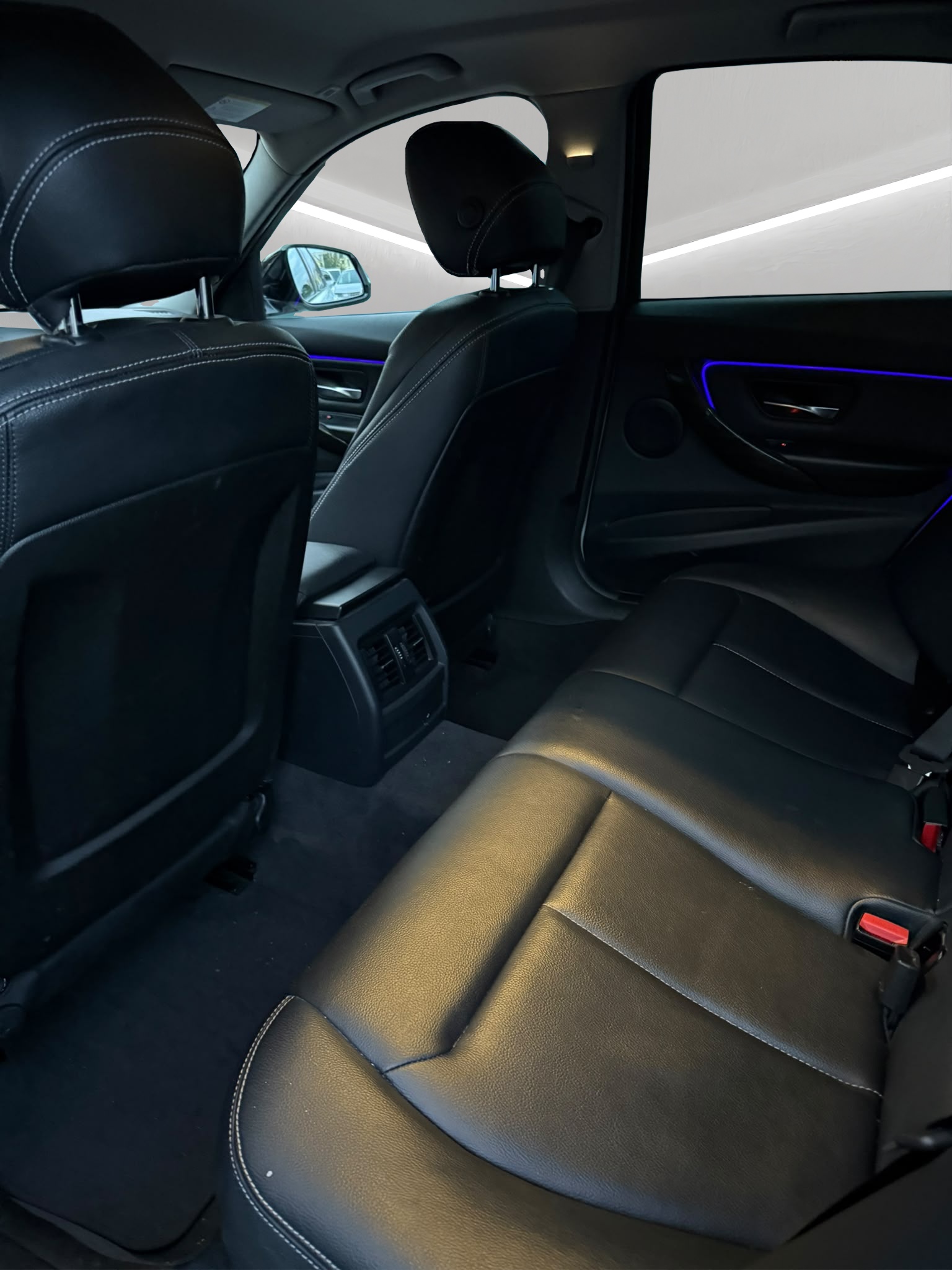 BMW 328i xDrive Luxury Line Steptronic-image-10