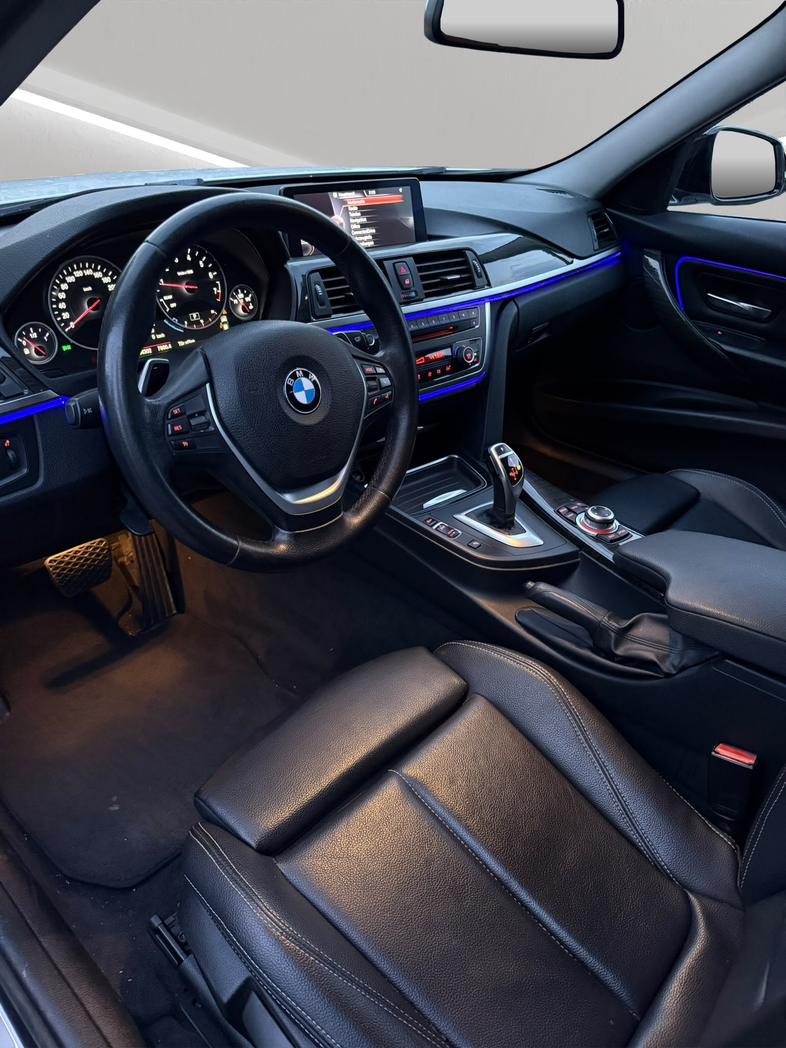 BMW 328i xDrive Luxury Line Steptronic-image-8