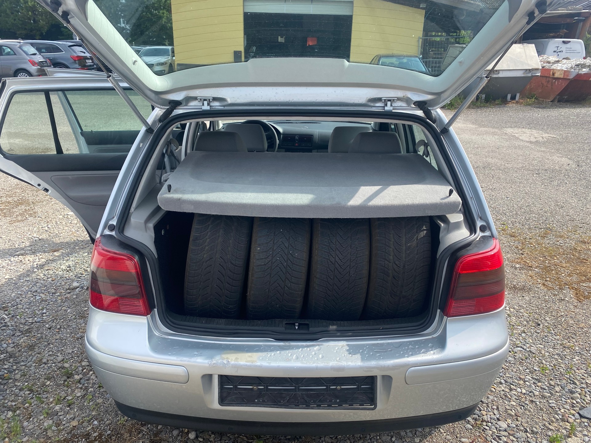 VW Golf 2.3 Highline-image-10