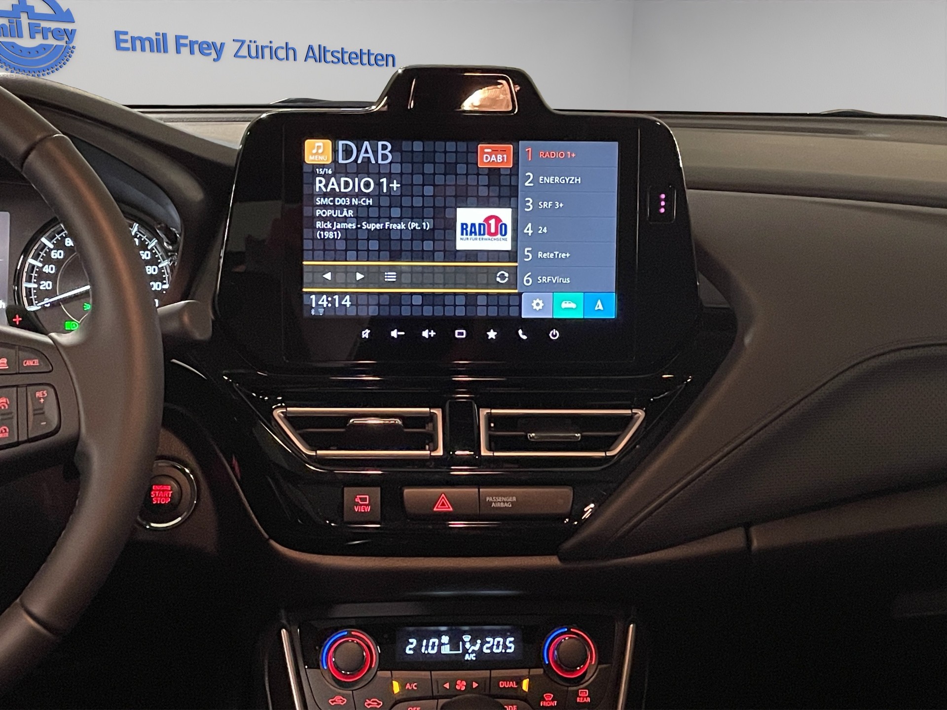 SUZUKI S-Cross 1.4 T Sakura Top Hybrid 4x4-image-9