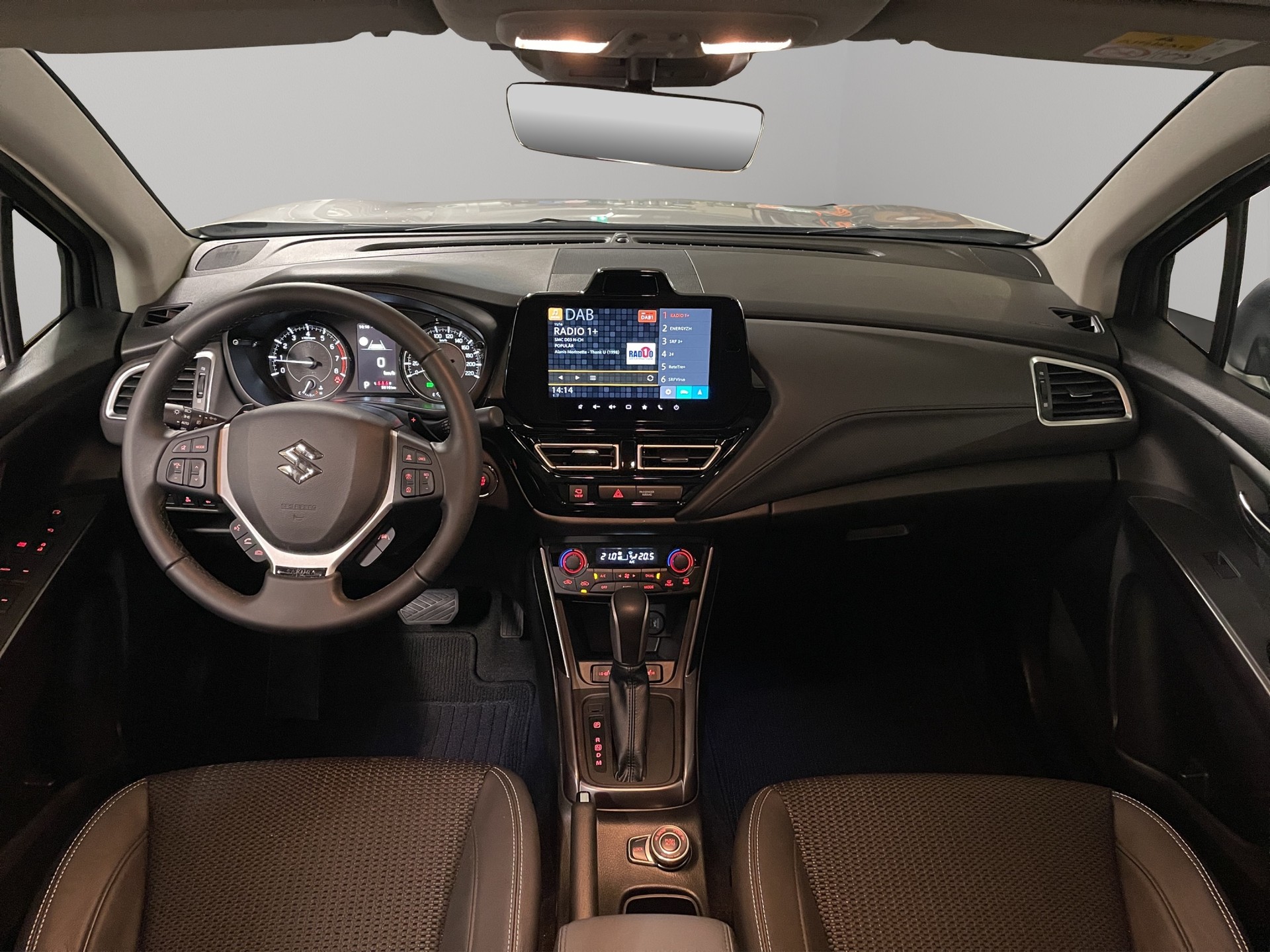 SUZUKI S-Cross 1.4 T Sakura Top Hybrid 4x4-image-7