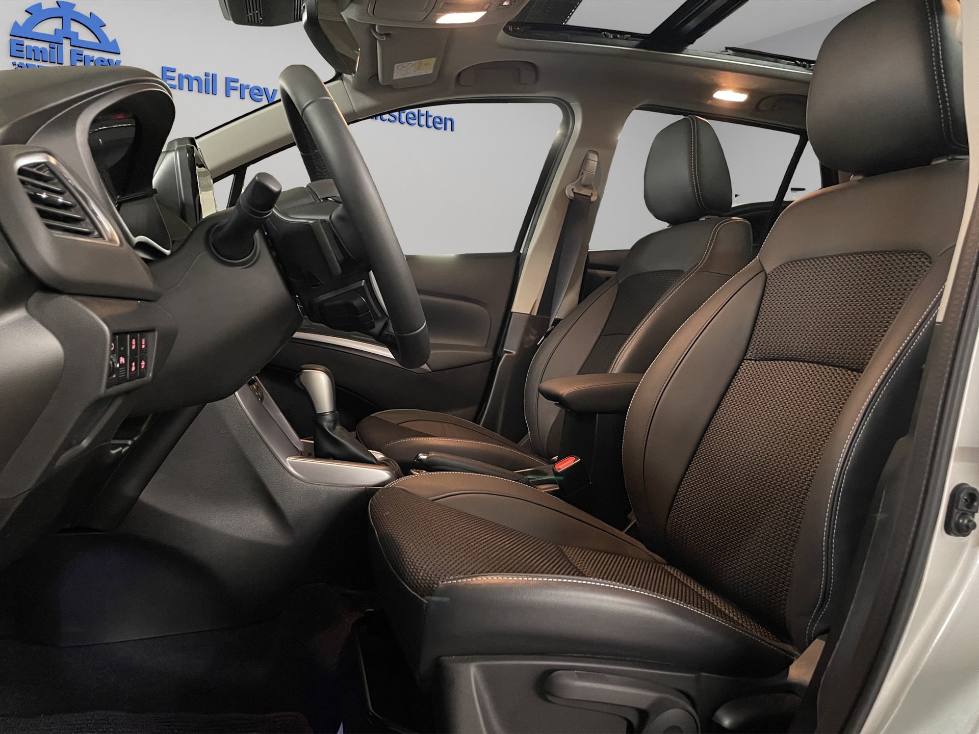 SUZUKI S-Cross 1.4 T Sakura Top Hybrid 4x4-image-6
