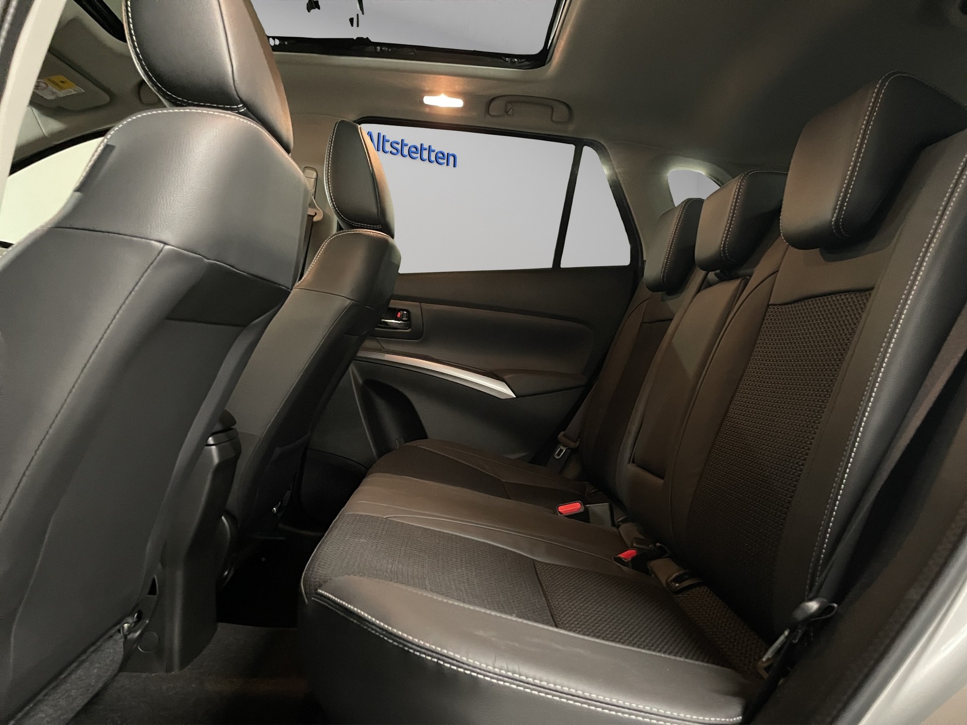 SUZUKI S-Cross 1.4 T Sakura Top Hybrid 4x4-image-8