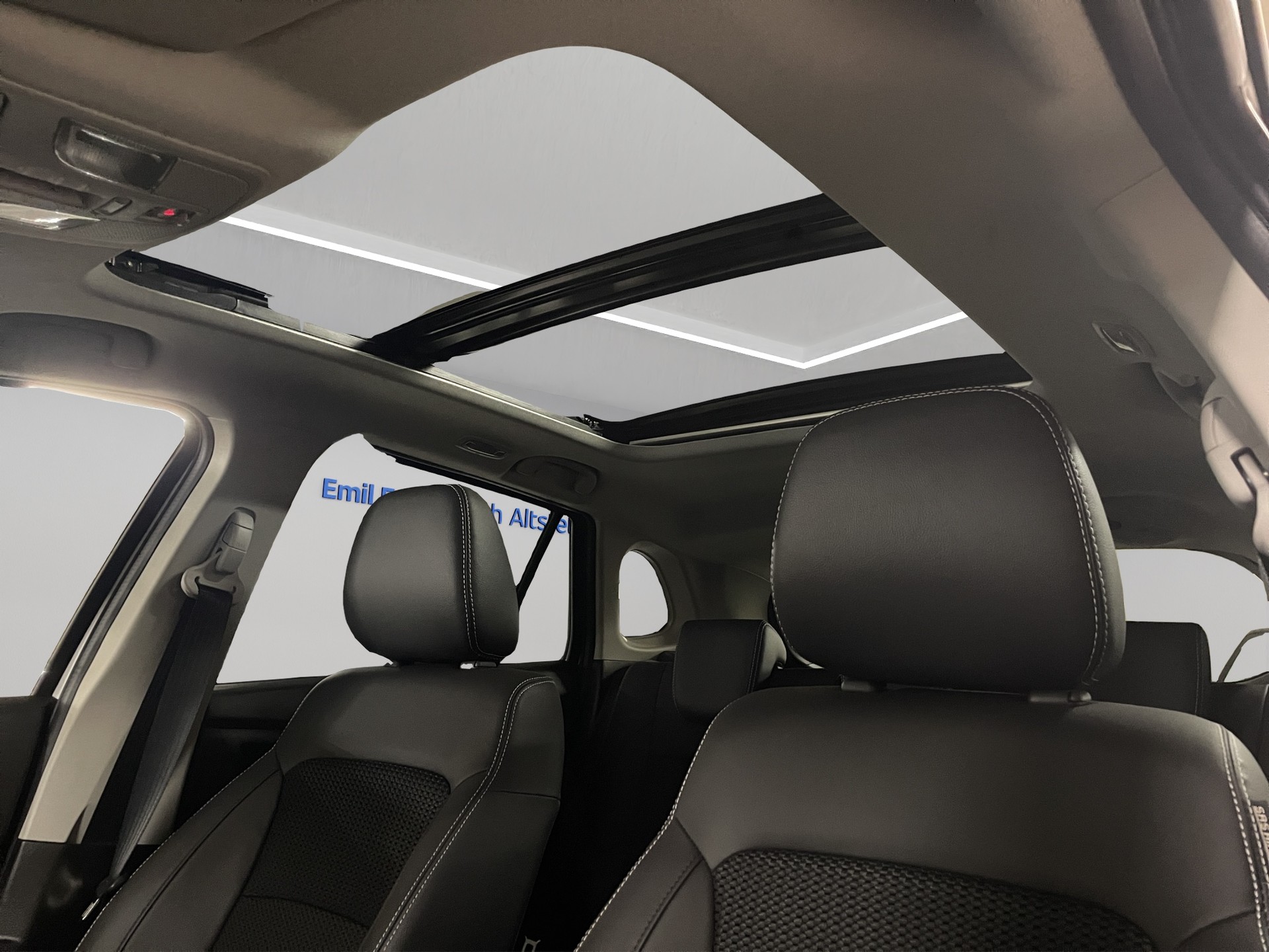 SUZUKI S-Cross 1.4 T Sakura Top Hybrid 4x4-image-12