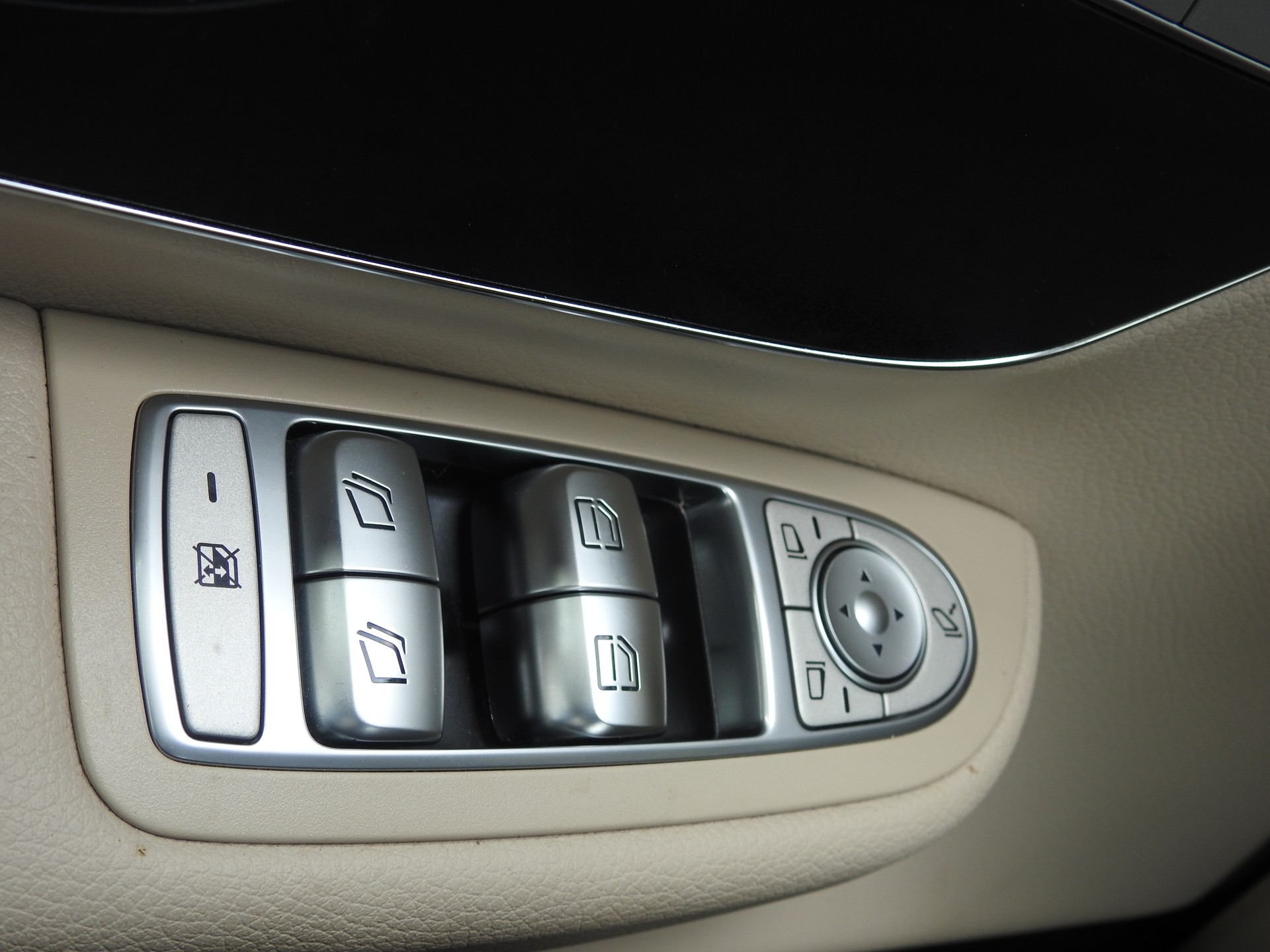 MERCEDES-BENZ Marco Polo 250 d 7G-Tronic 4M-image-24