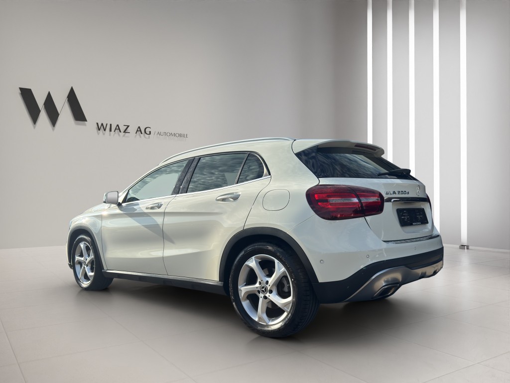 MERCEDES-BENZ GLA 200 d Urban 4m 7G-DCT-image-2