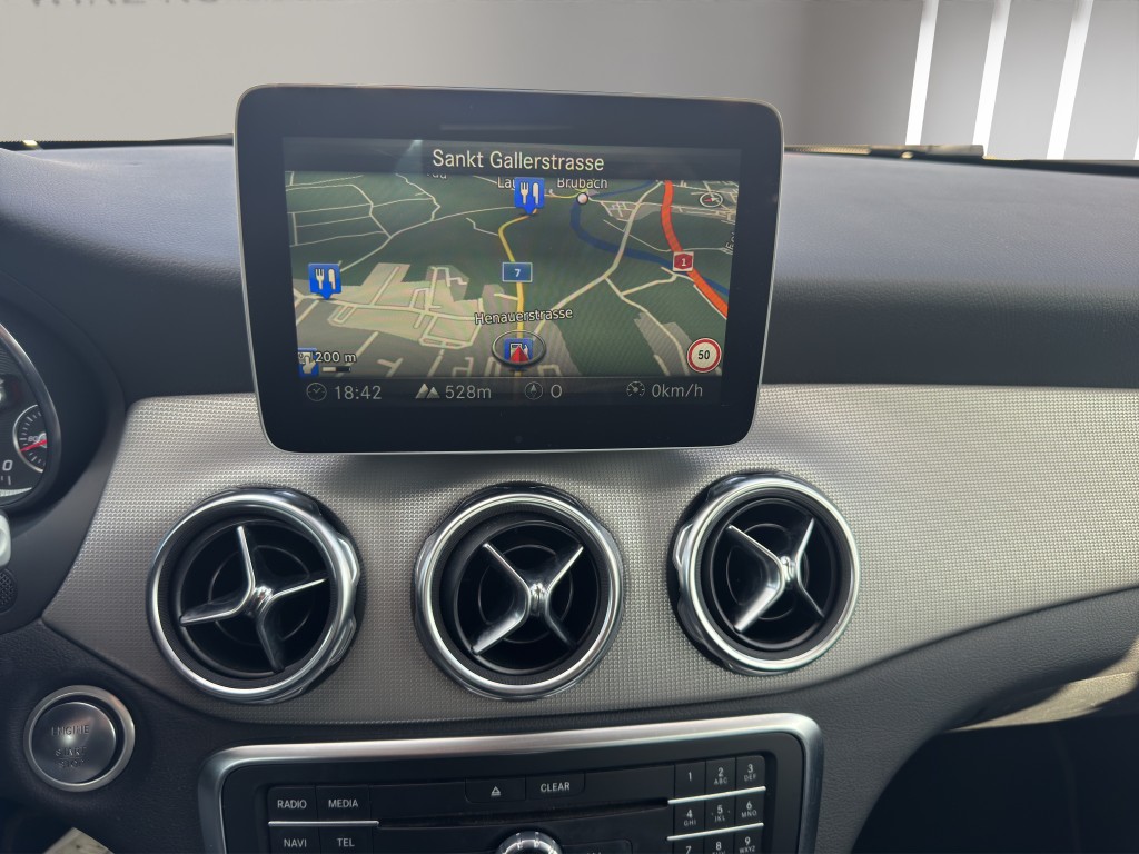 MERCEDES-BENZ GLA 200 d Urban 4m 7G-DCT-image-6