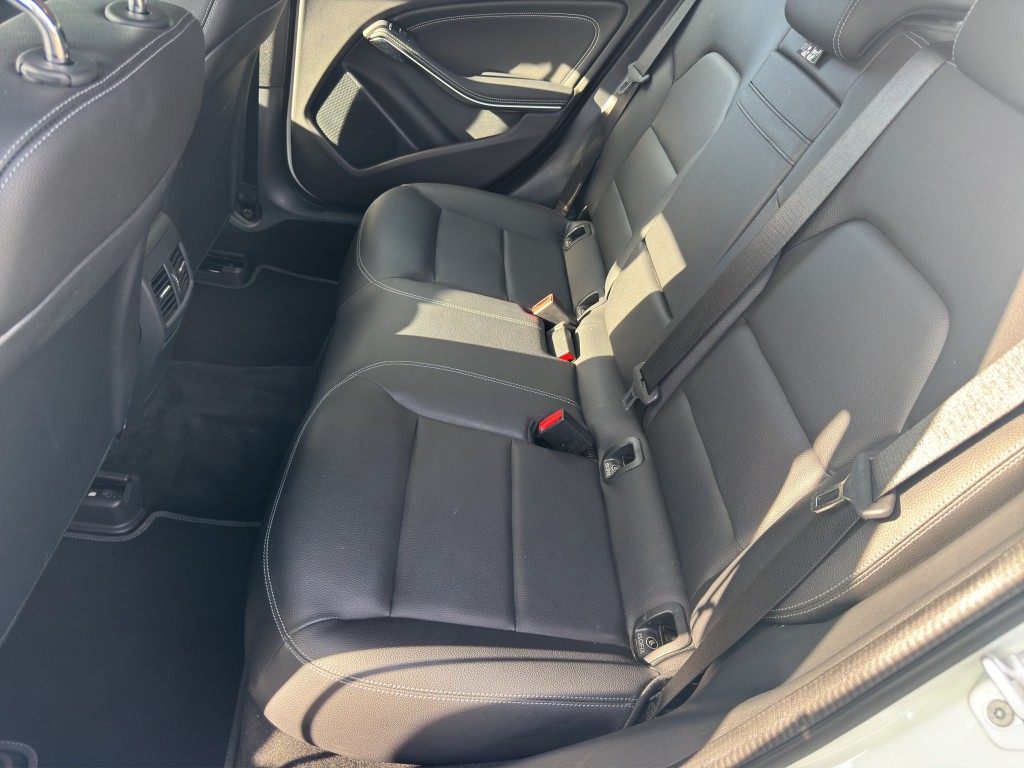 MERCEDES-BENZ GLA 200 d Urban 4m 7G-DCT-image-5