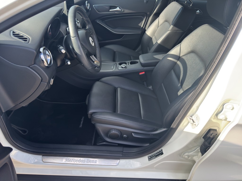 MERCEDES-BENZ GLA 200 d Urban 4m 7G-DCT-image-3
