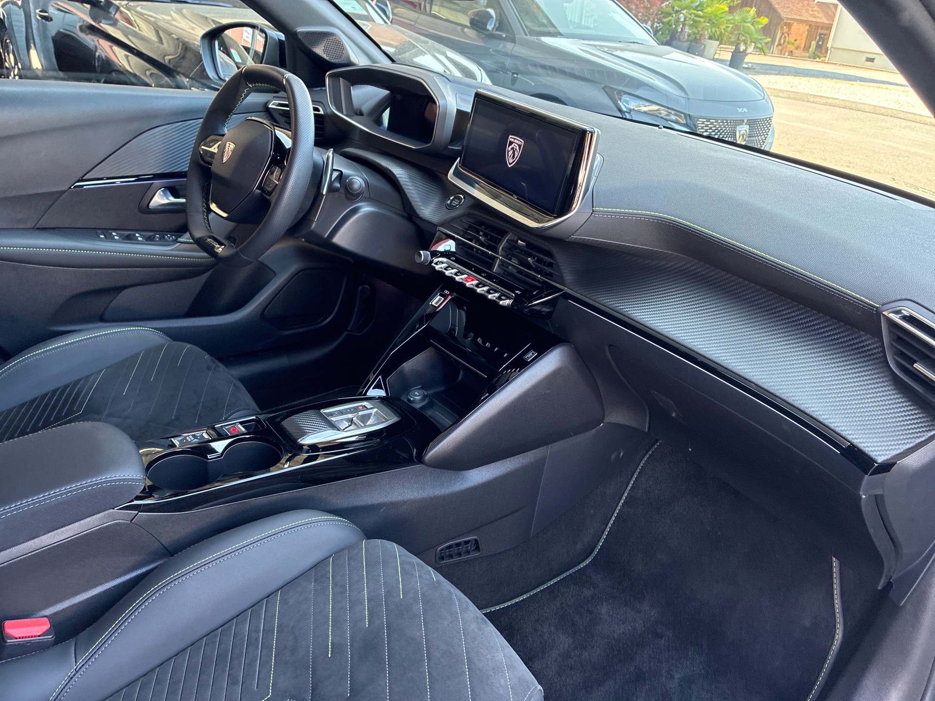 PEUGEOT 208 1.2 MHEV 110 GT-image-7