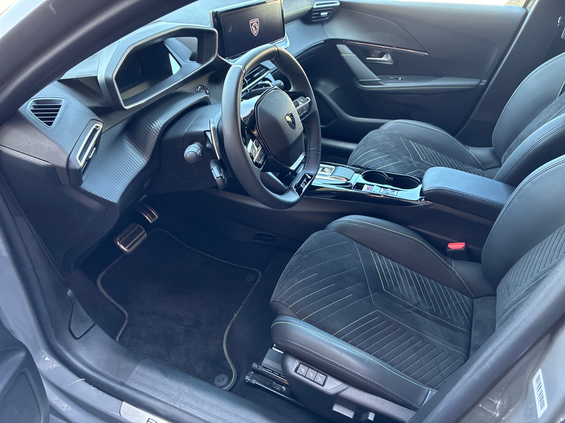 PEUGEOT 208 1.2 MHEV 110 GT-image-9
