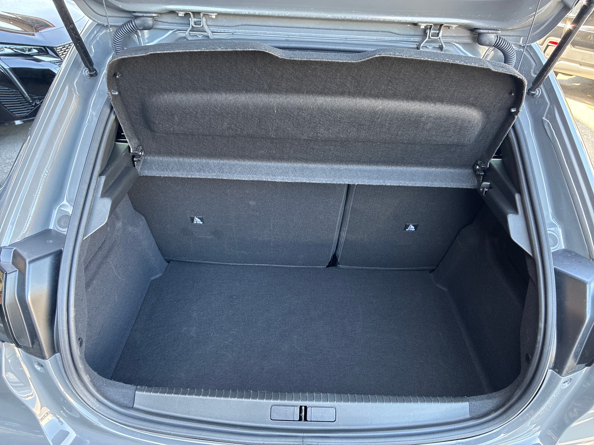 PEUGEOT 208 1.2 MHEV 110 GT-image-4