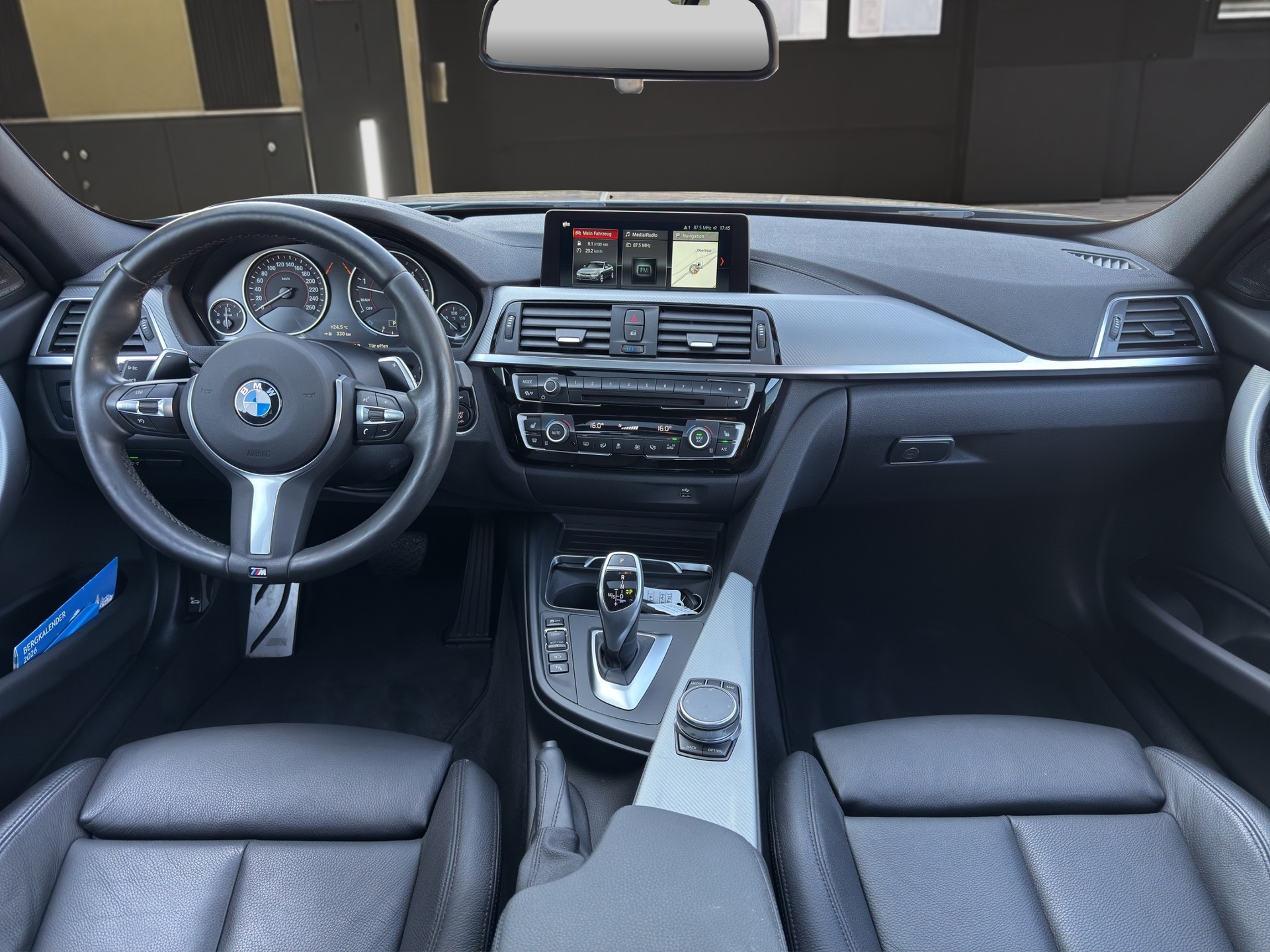 BMW 330d xDrive Edition M Sport Steptronic-image-11
