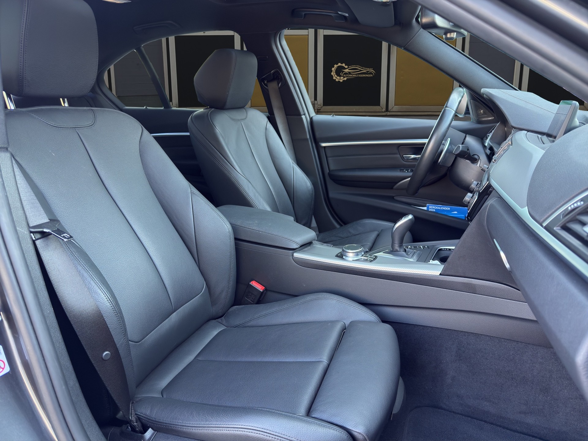 BMW 330d xDrive Edition M Sport Steptronic-image-10