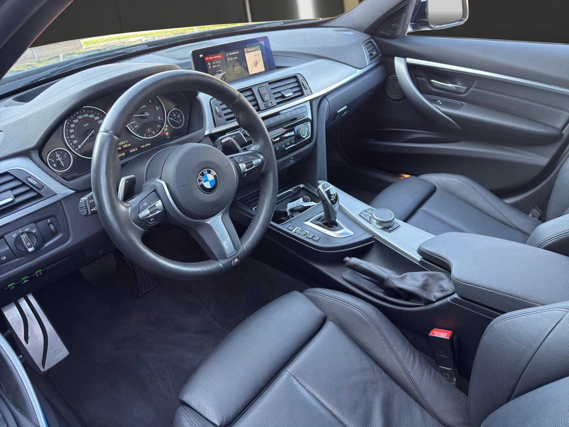 BMW 330d xDrive Edition M Sport Steptronic-image-8