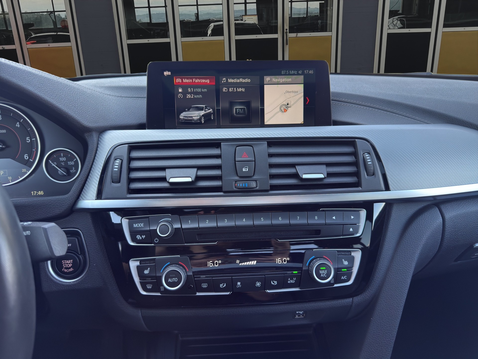 BMW 330d xDrive Edition M Sport Steptronic-image-15