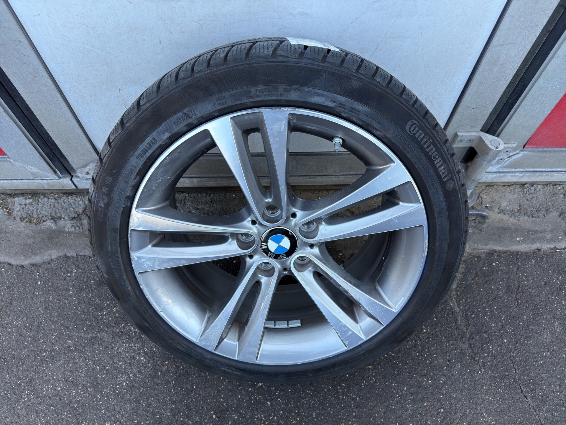 BMW 330d xDrive Edition M Sport Steptronic-image-17