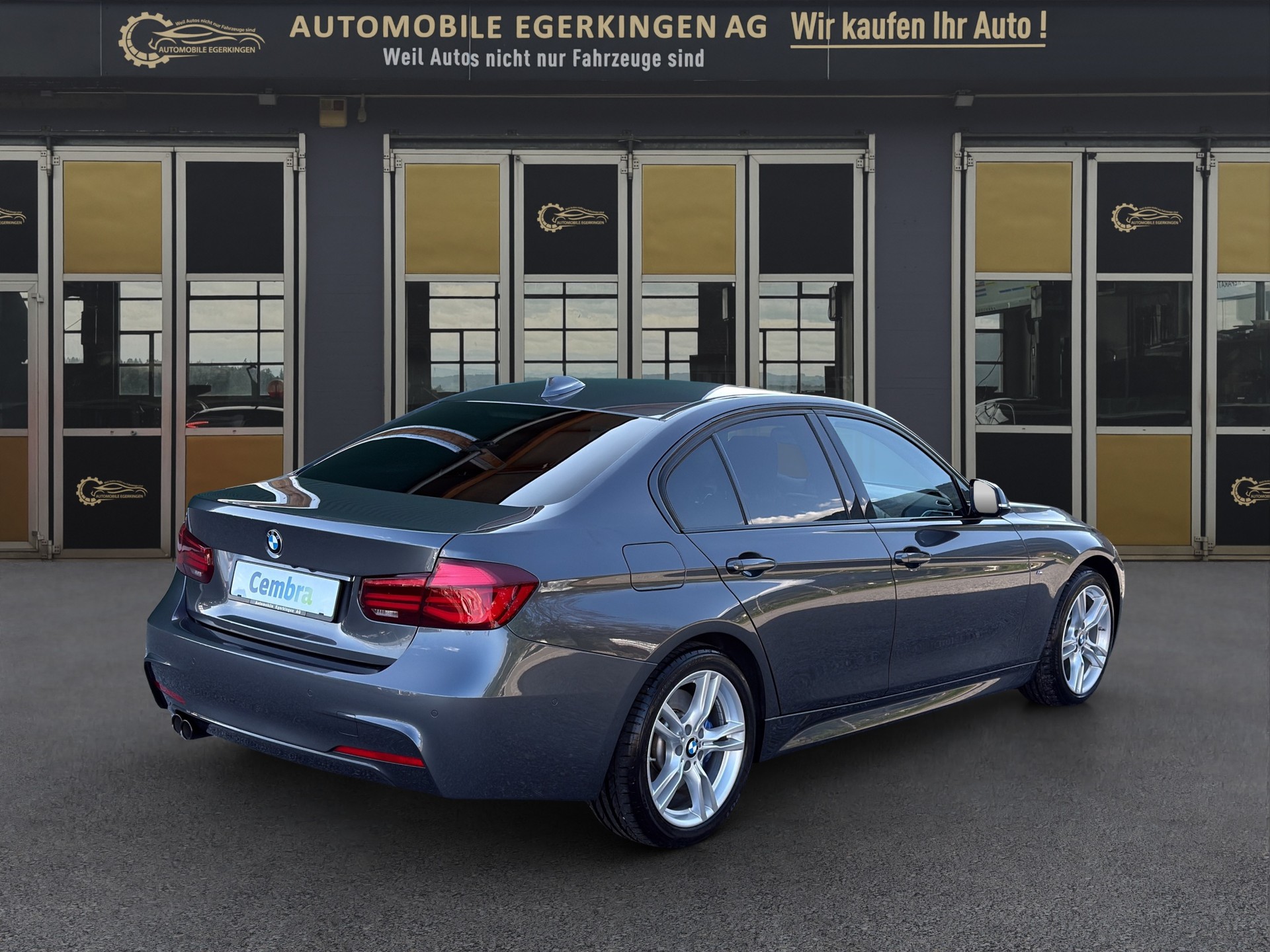 BMW 330d xDrive Edition M Sport Steptronic-image-4