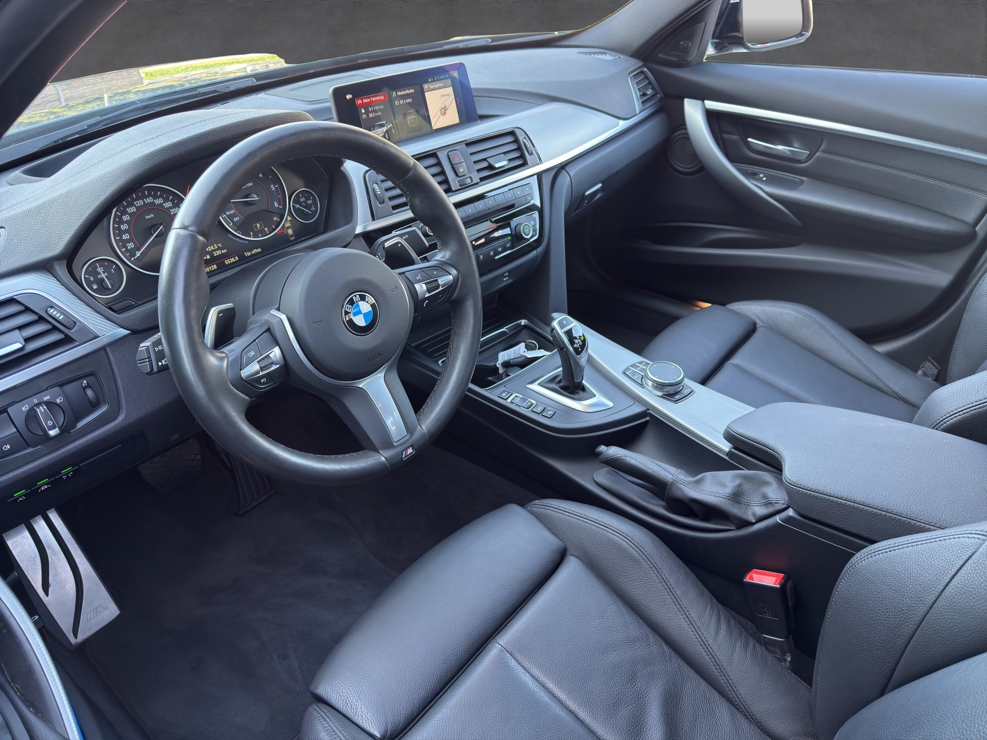 BMW 330d xDrive Edition M Sport Steptronic-image-8