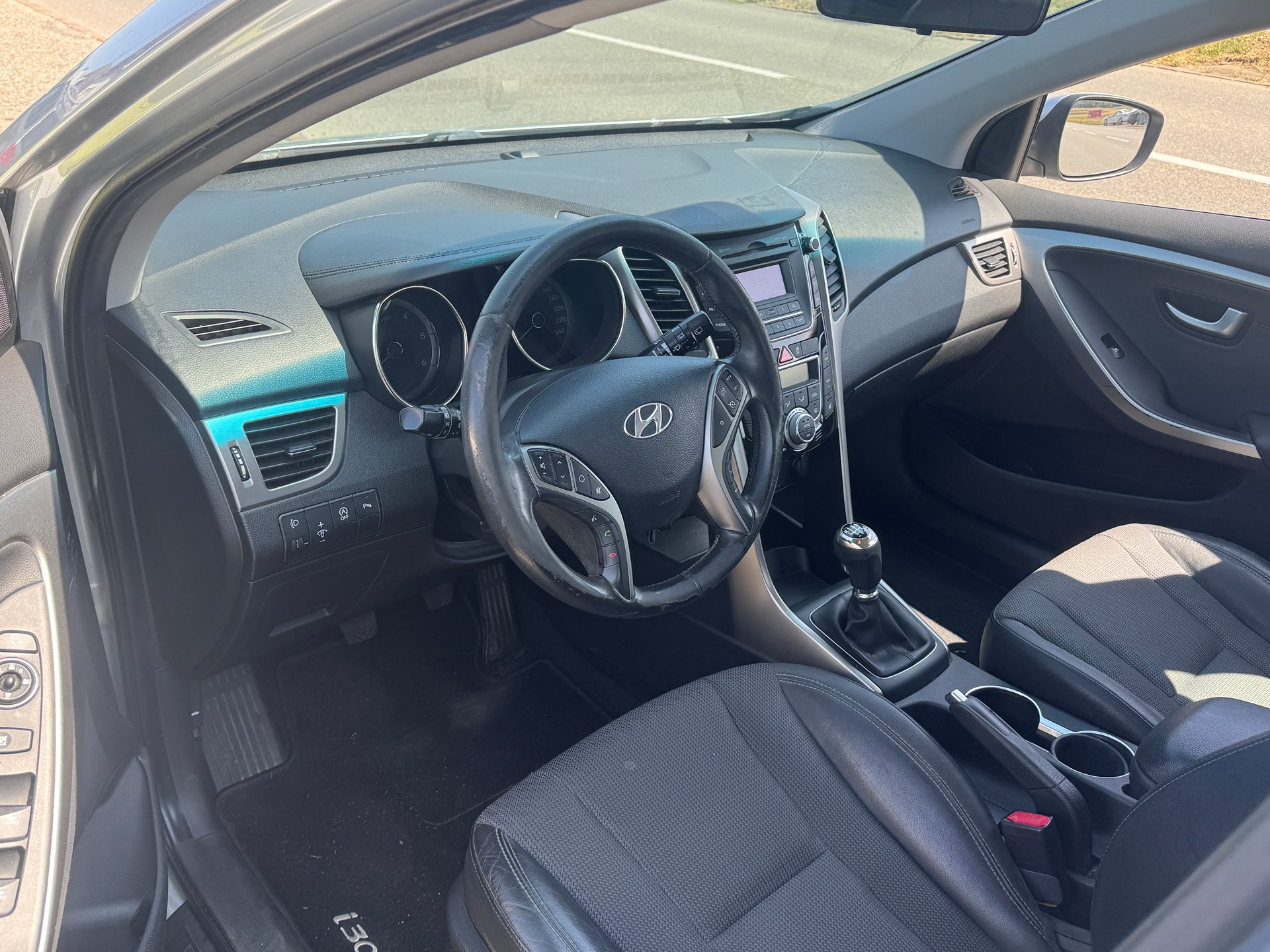HYUNDAI i30 1.6 CRDi Style-image-7