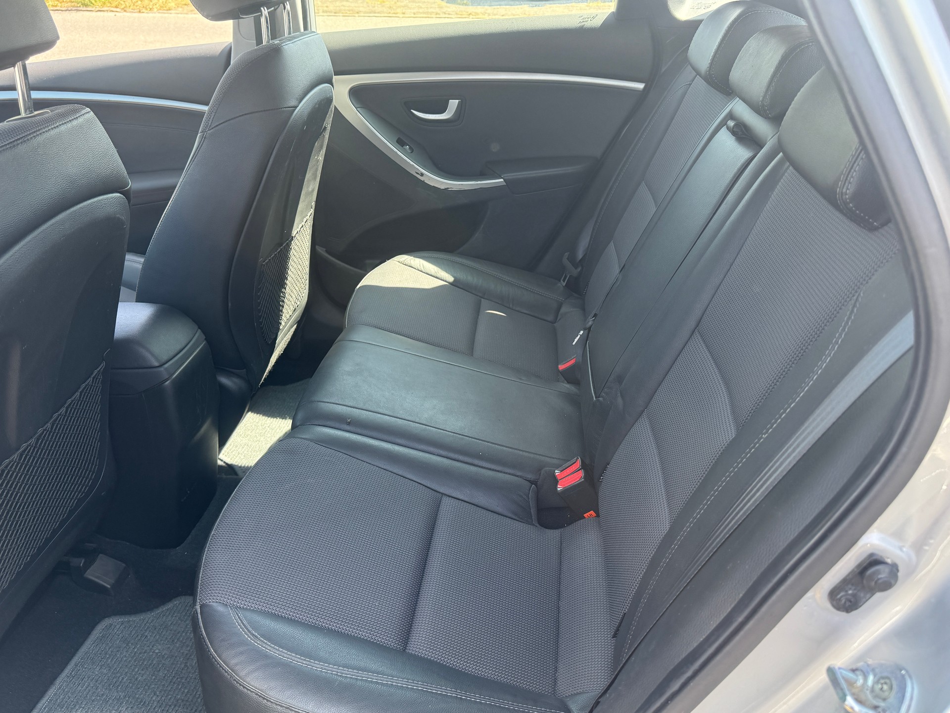 HYUNDAI i30 1.6 CRDi Style-image-8
