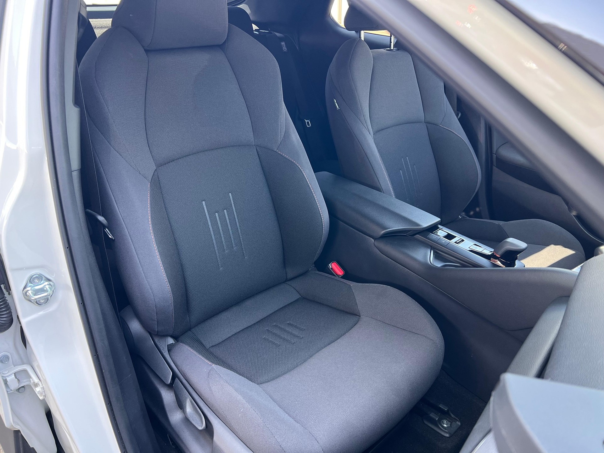 TOYOTA C-HR 2.0 PHEV Swiss Edition-image-14