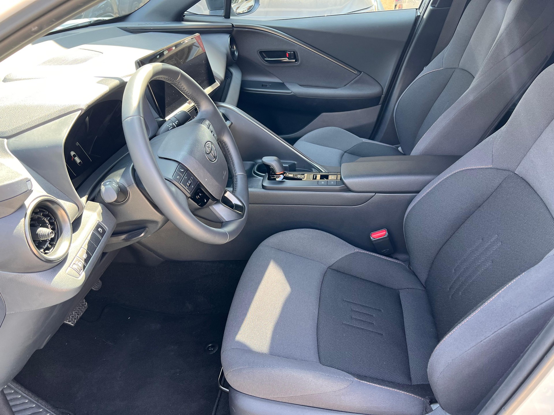 TOYOTA C-HR 2.0 PHEV Swiss Edition-image-8