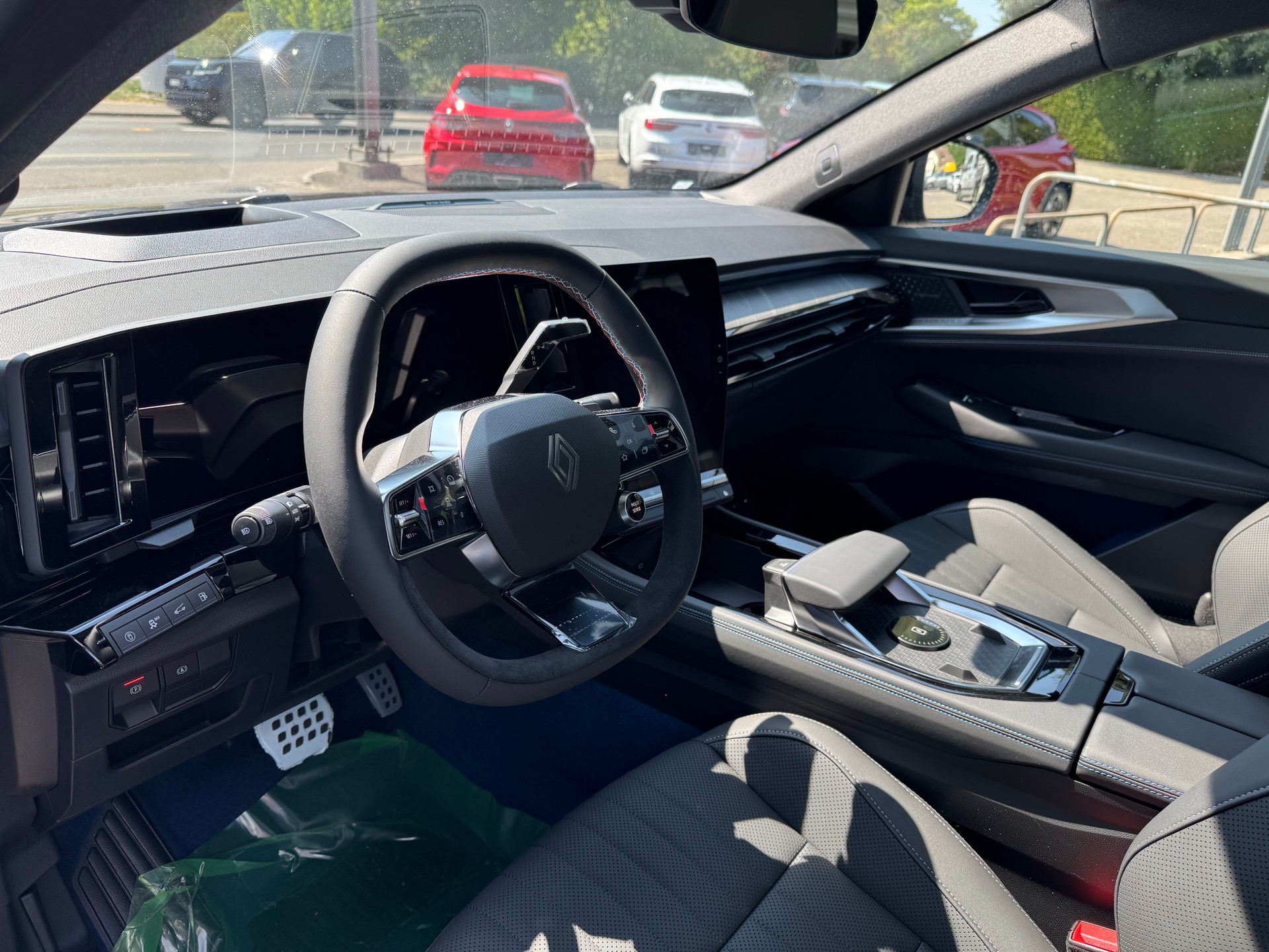 RENAULT Rafale 1.2 E-Tech Plug-in Hybrid 300 4x4 Atelier Alpine-image-12
