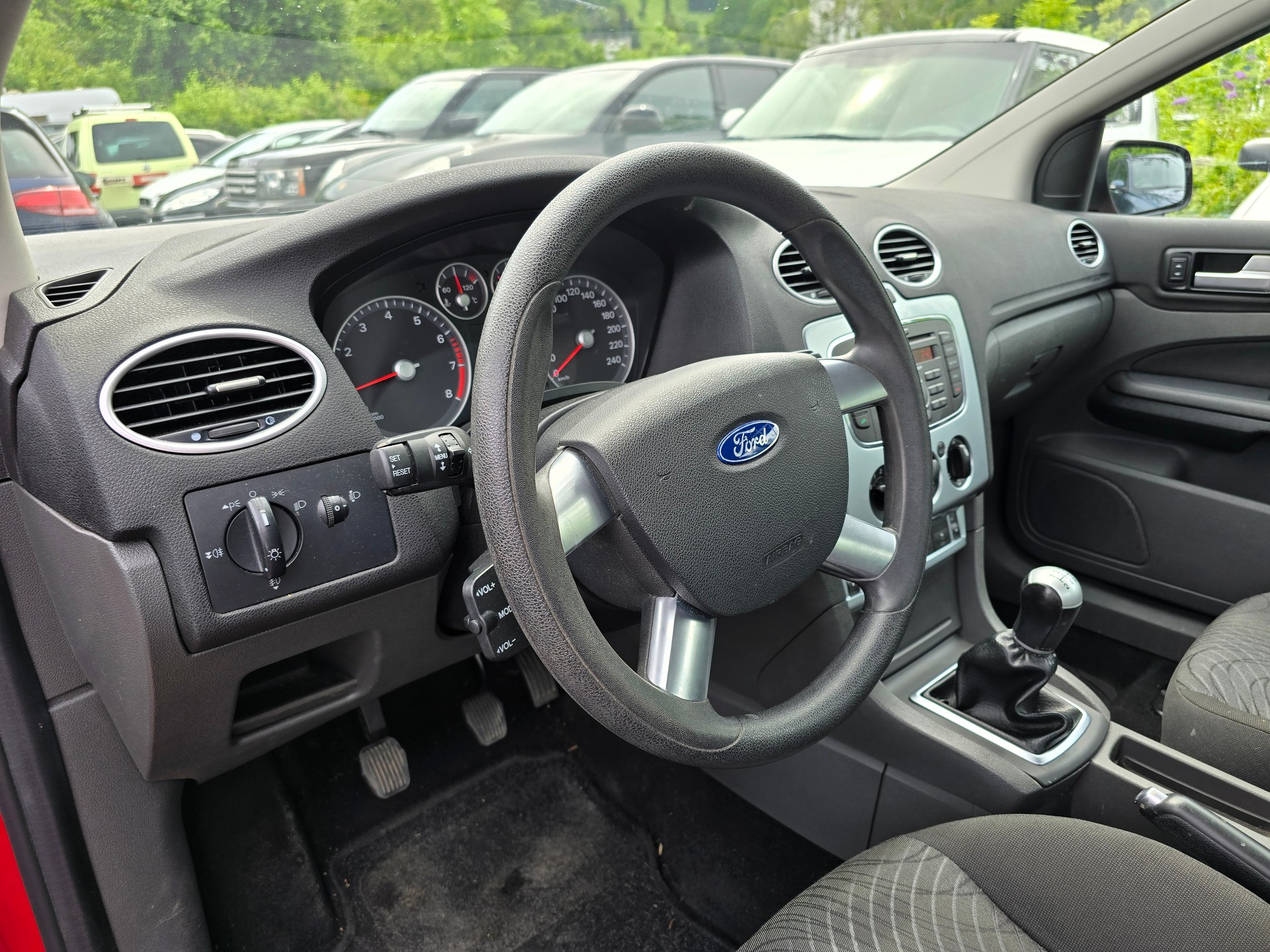 FORD Focus CC 1.6i Ambiente-image-11