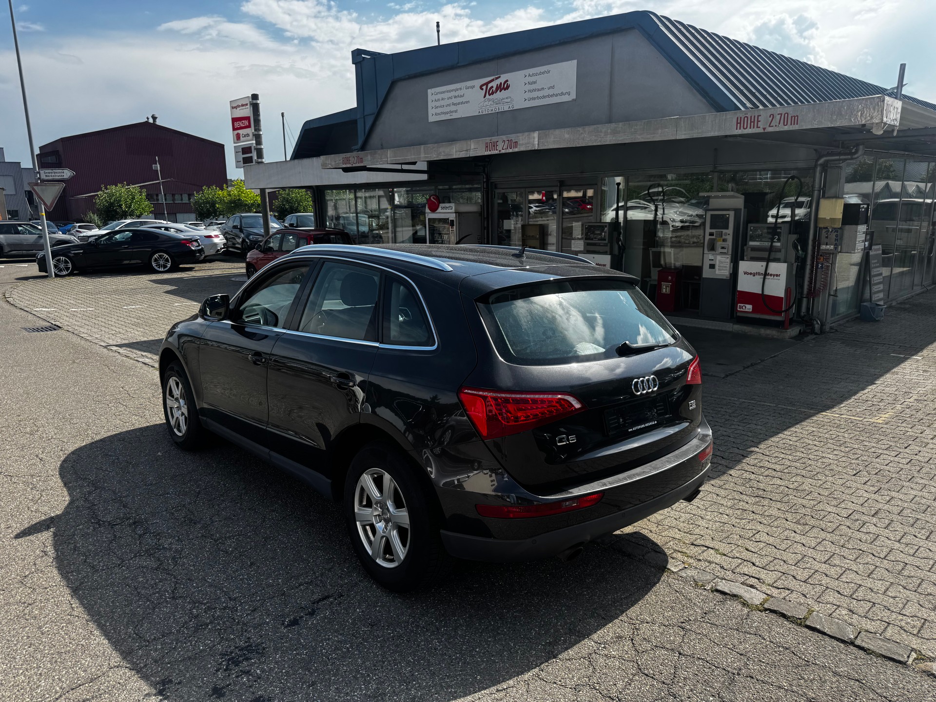 AUDI Q5 3.2 FSI quattro S-tronic-image-2