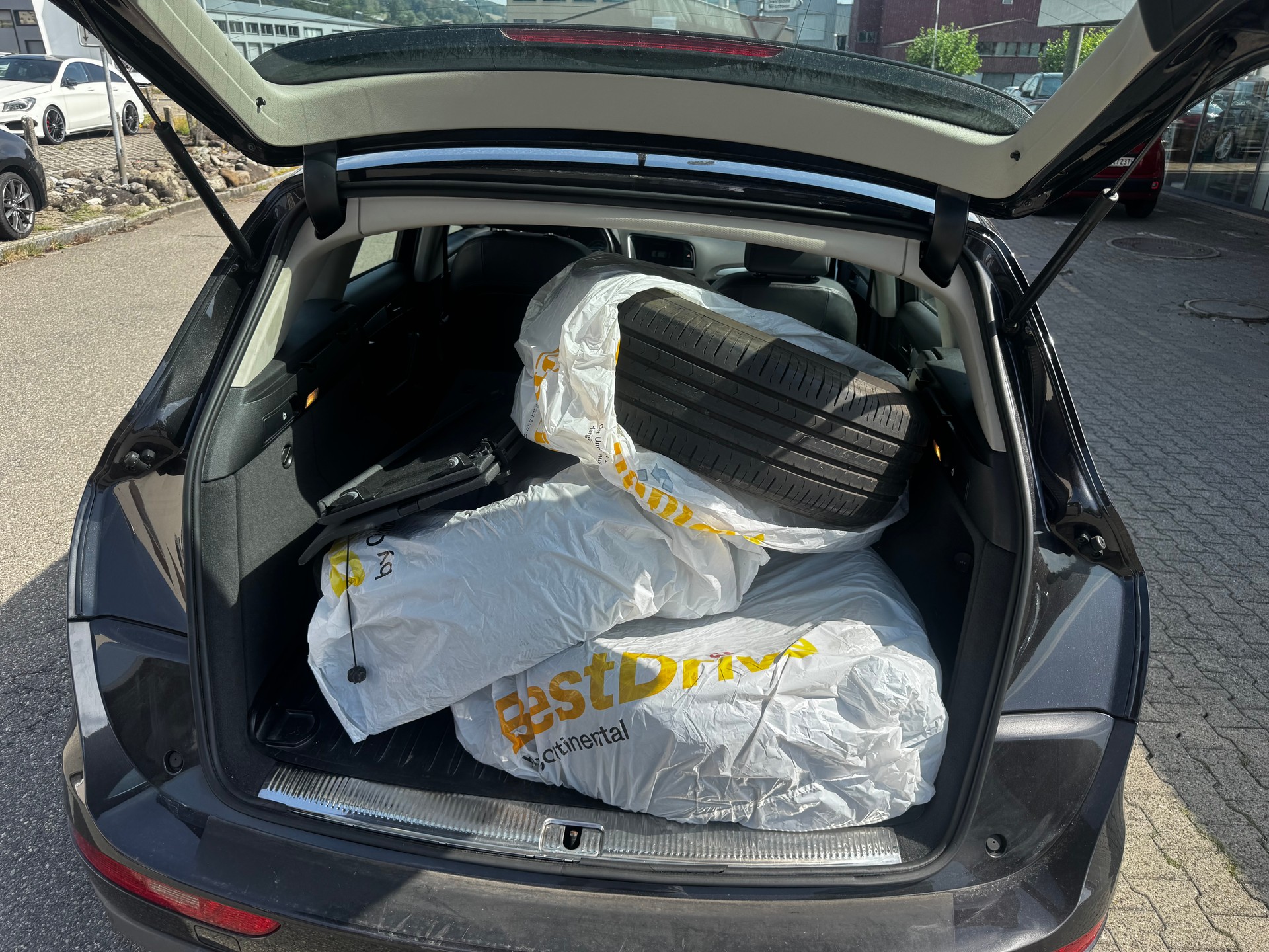 AUDI Q5 3.2 FSI quattro S-tronic-image-6