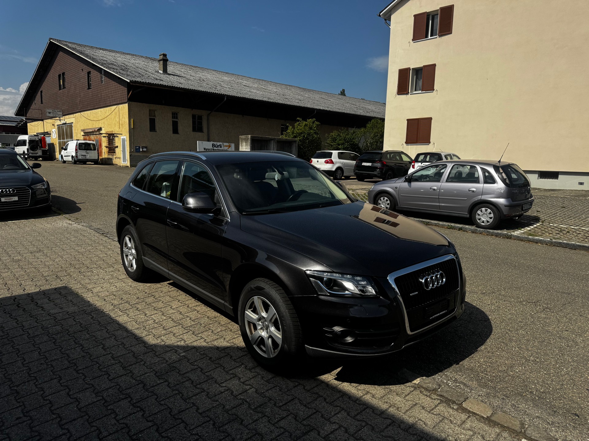 AUDI Q5 3.2 FSI quattro S-tronic-image-1