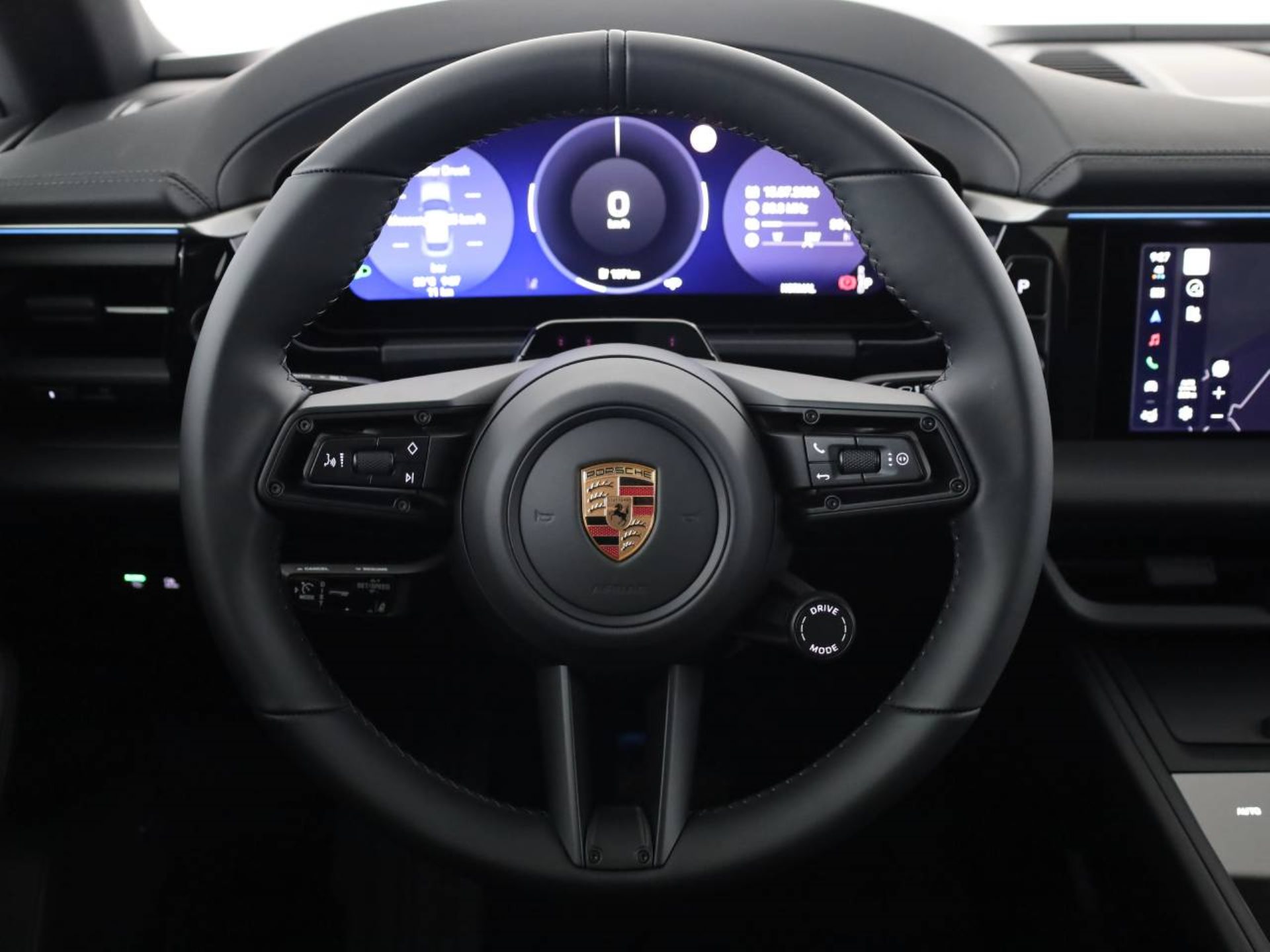 PORSCHE Macan 4-image-9