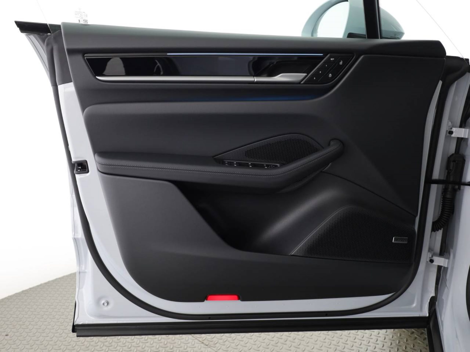 PORSCHE Macan 4-image-17