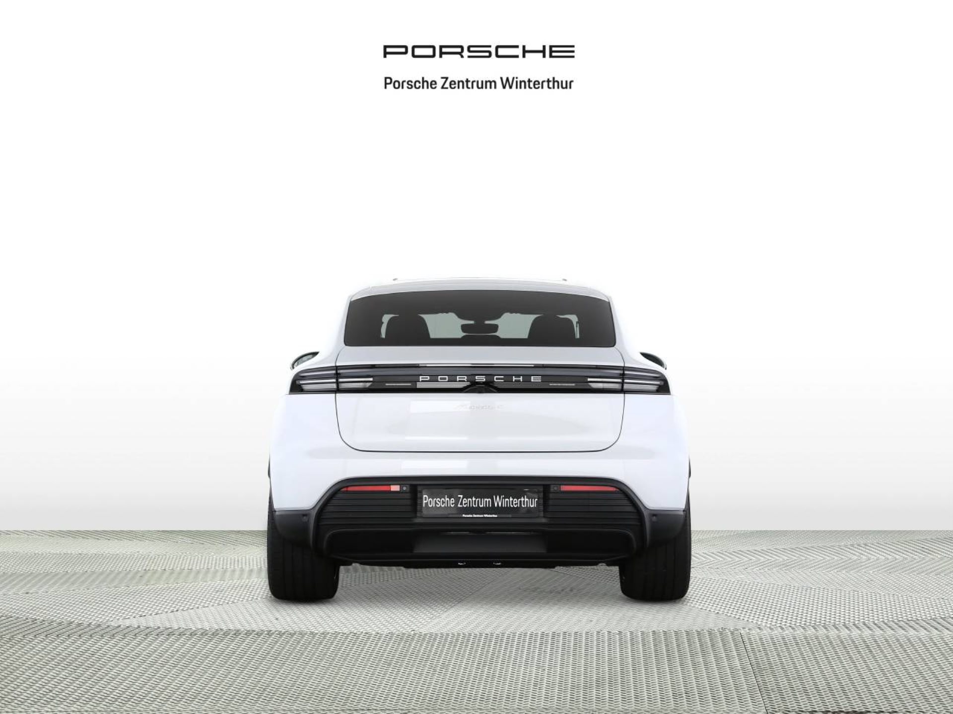 PORSCHE Macan 4-image-6