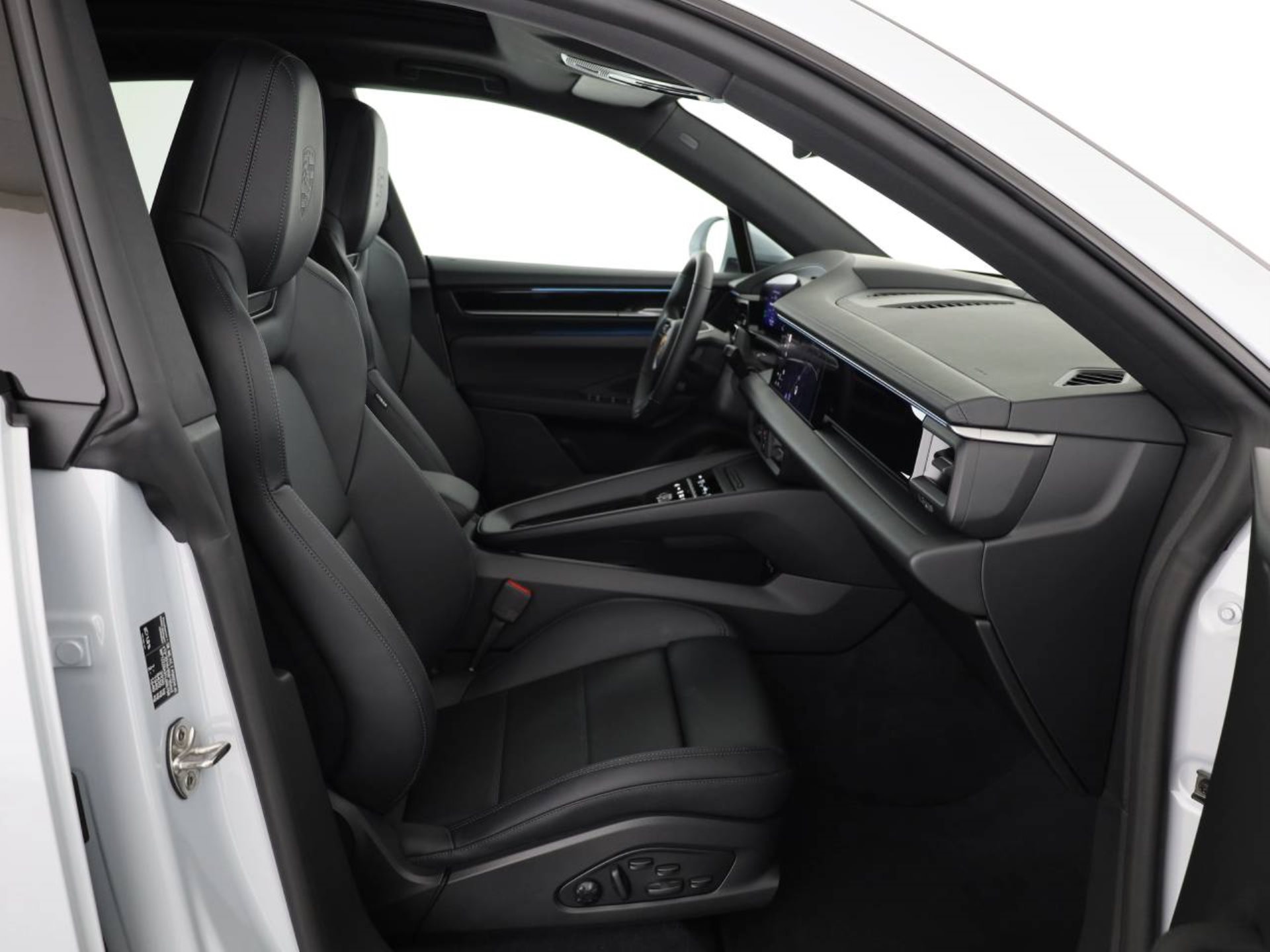 PORSCHE Macan 4-image-14
