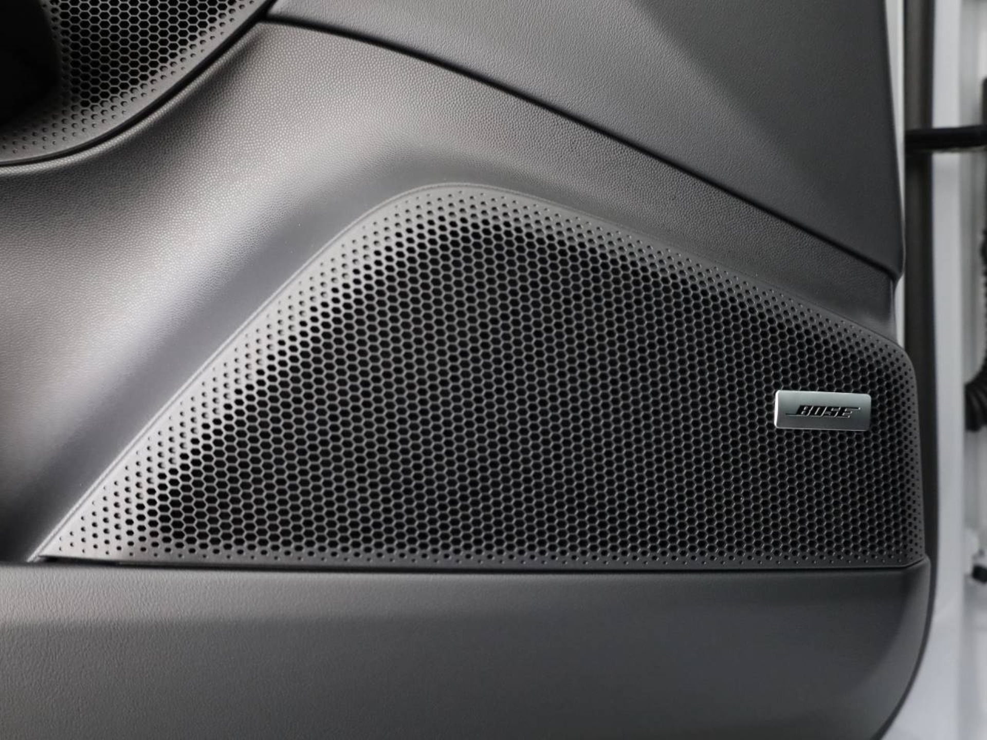 PORSCHE Macan 4-image-18