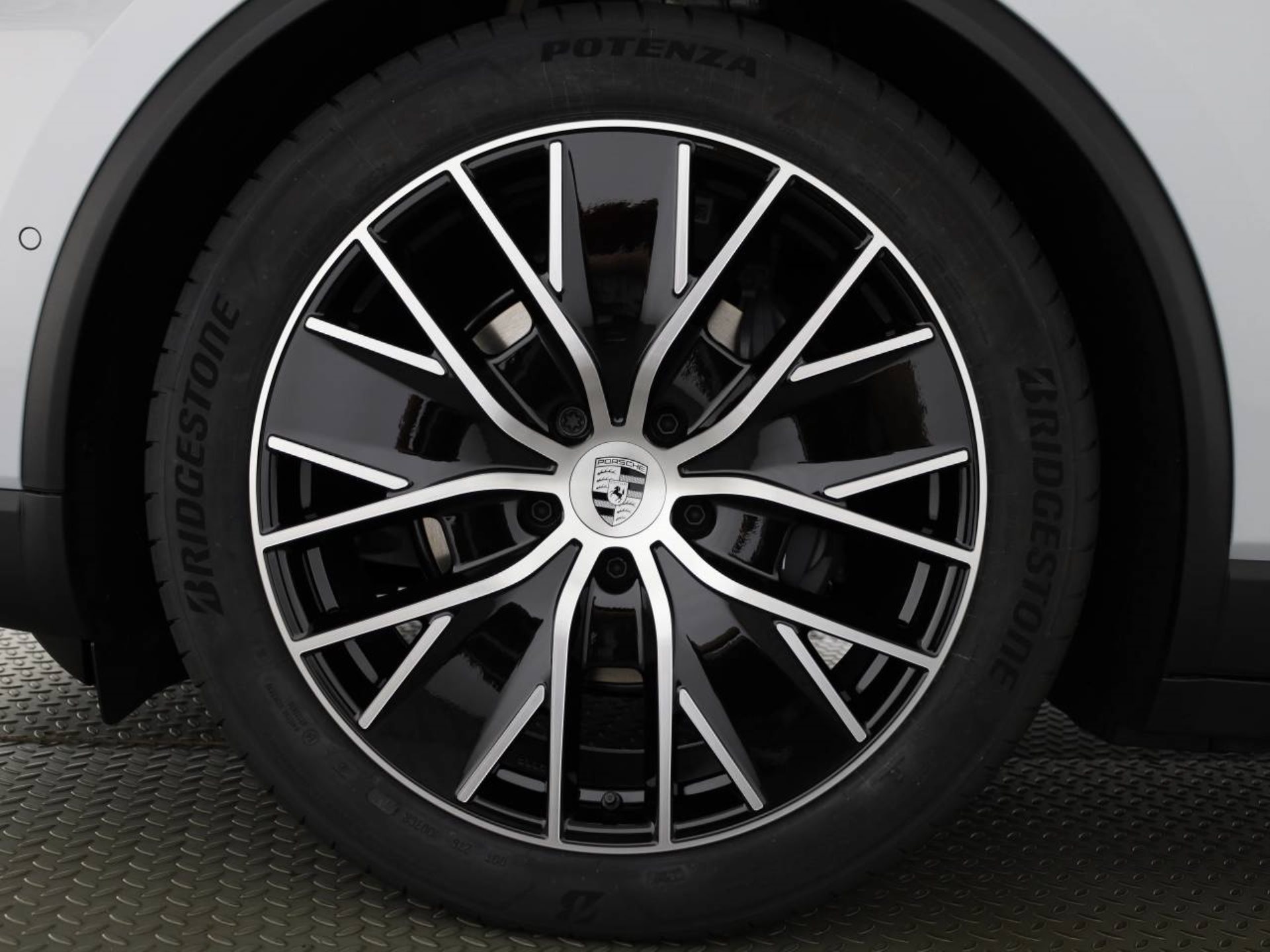 PORSCHE Macan 4-image-8