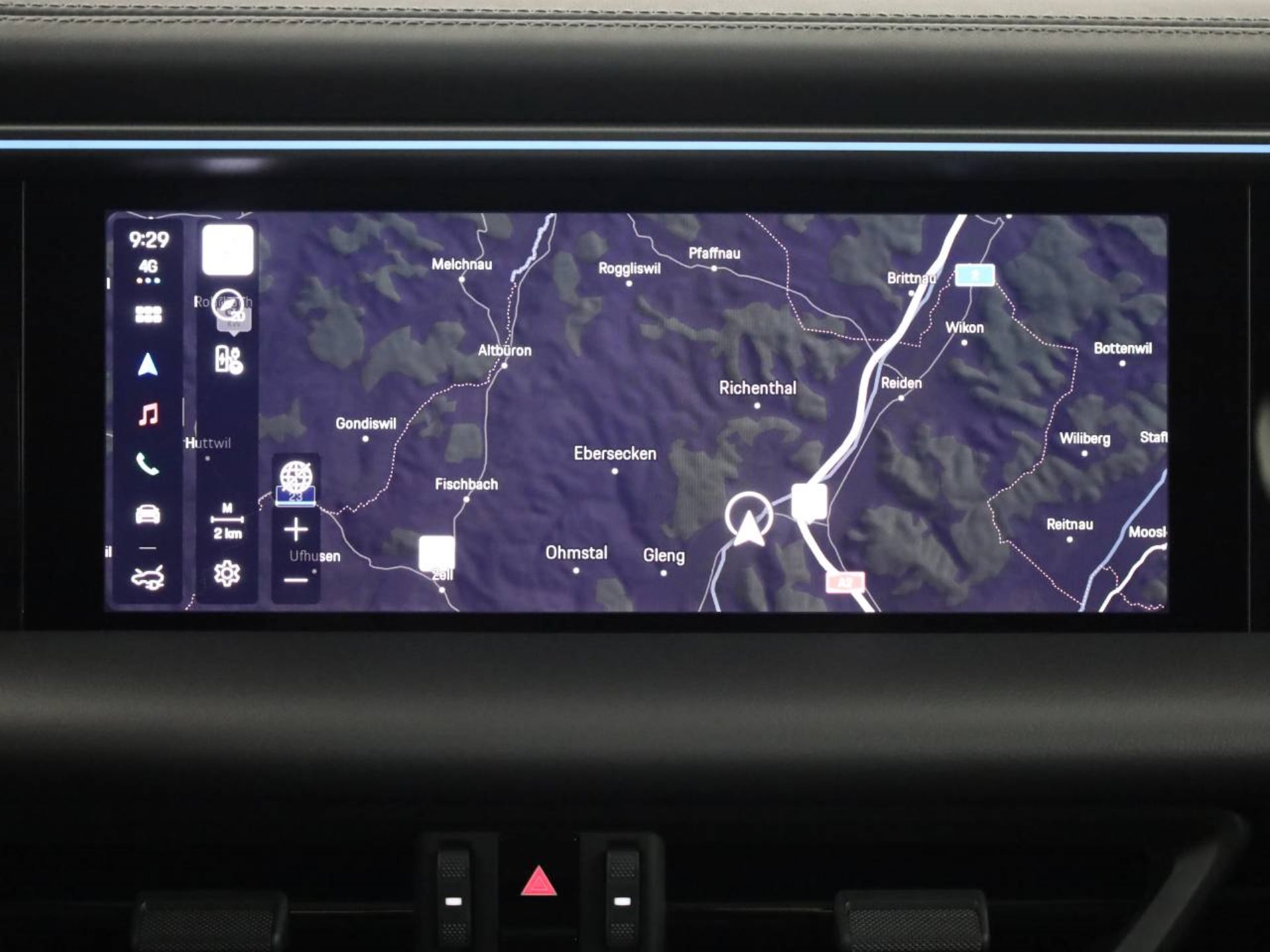 PORSCHE Macan 4-image-12
