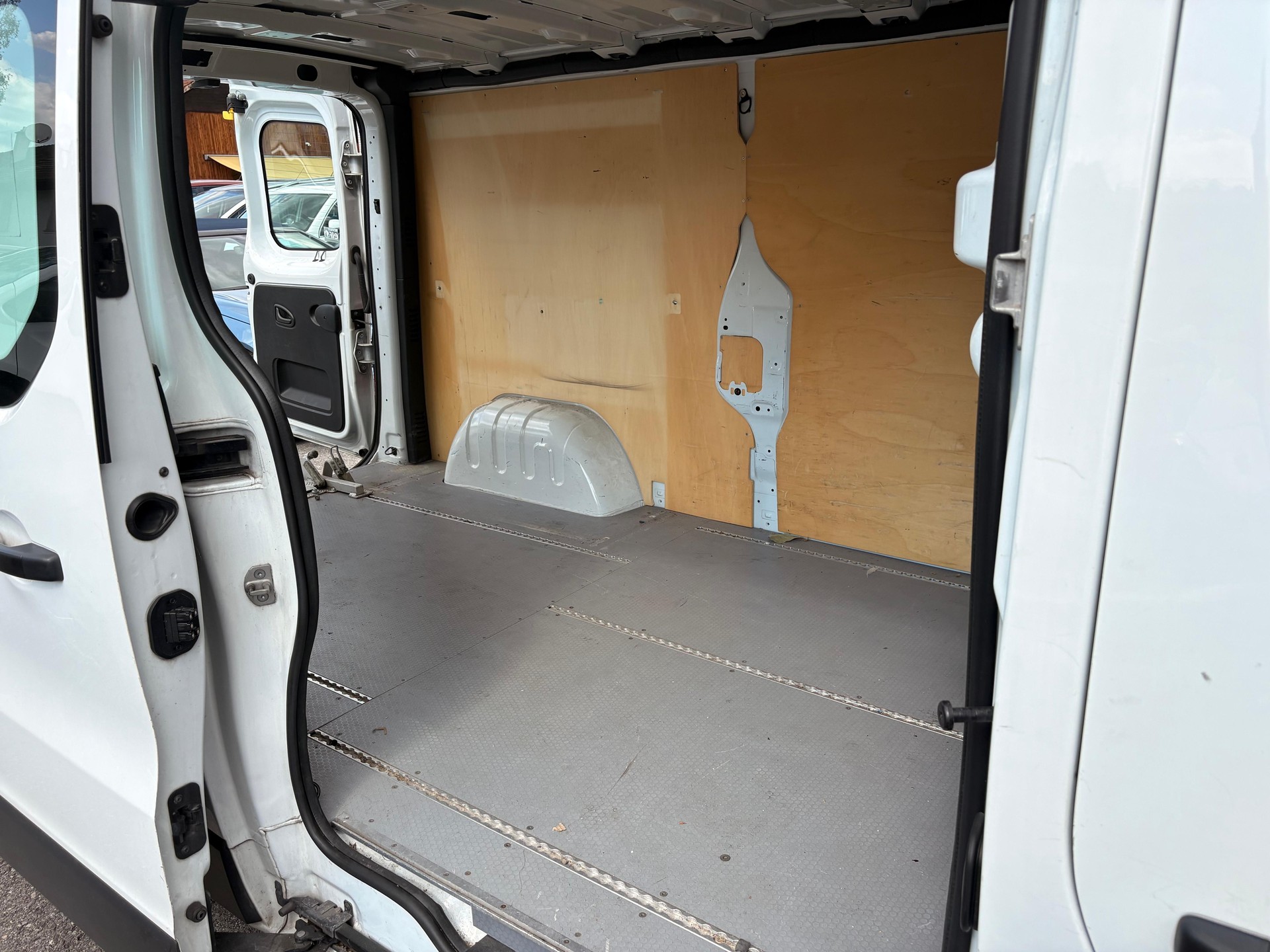 RENAULT Trafic 1.6 dCi 115 2.9t Business L2H1-image-9