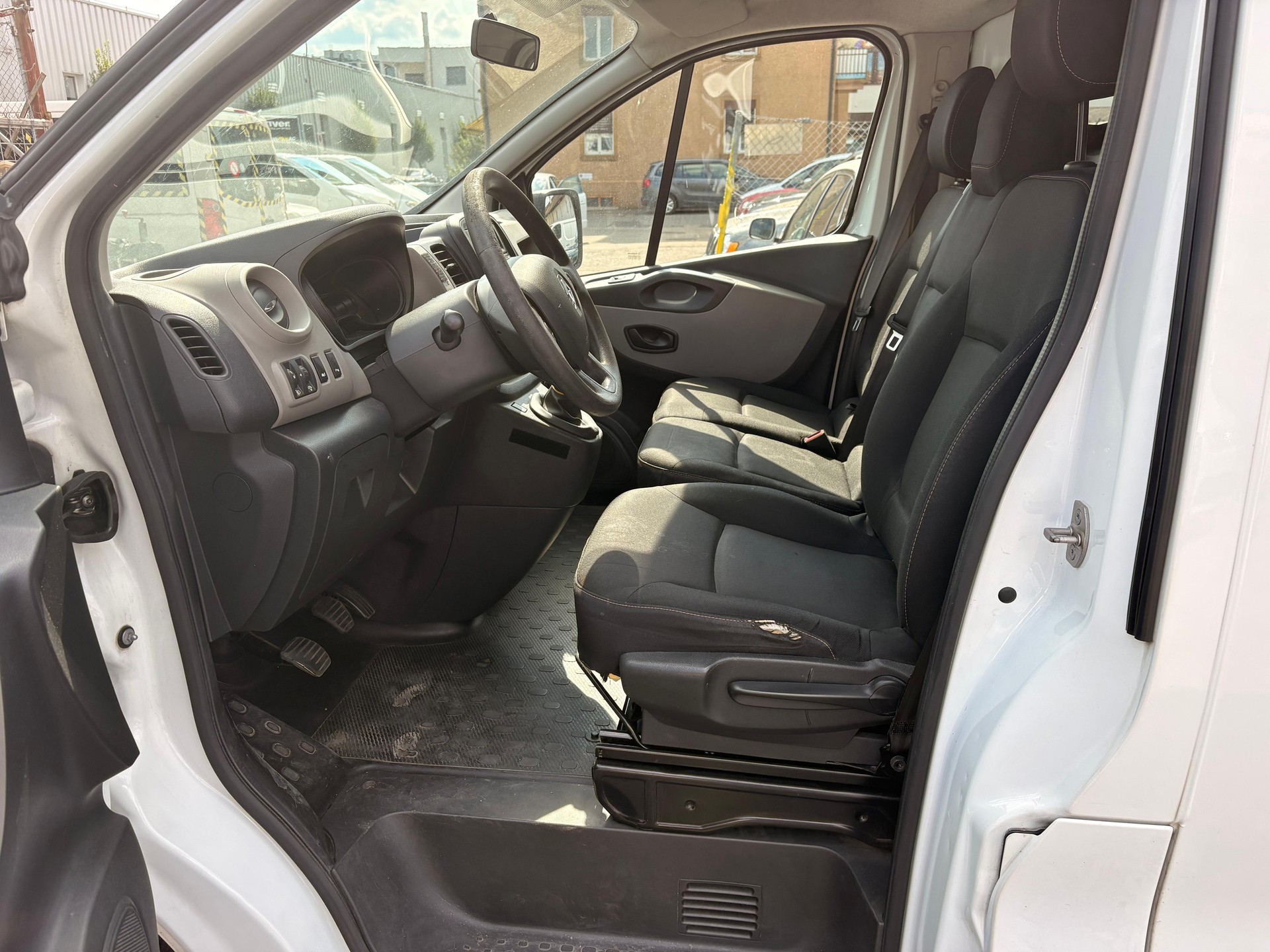 RENAULT Trafic 1.6 dCi 115 2.9t Business L2H1-image-5
