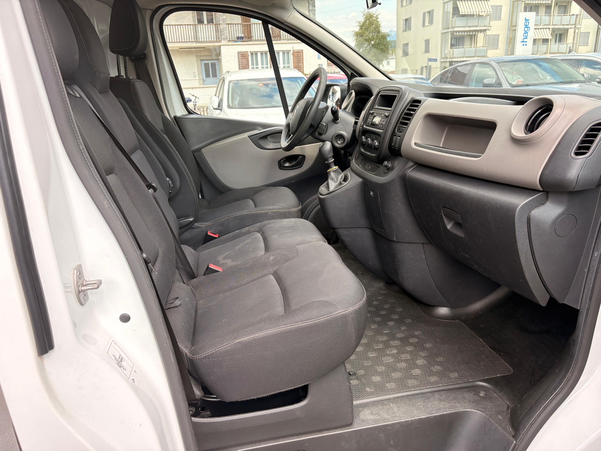 RENAULT Trafic 1.6 dCi 115 2.9t Business L2H1-image-4