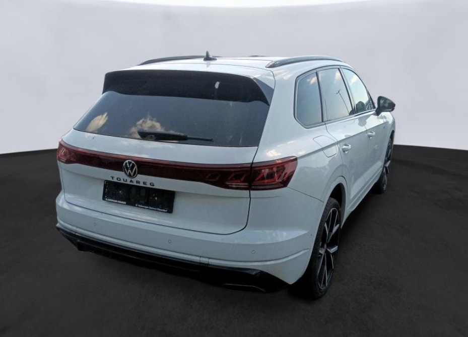 VW Touareg 3.0 TDI R-Line Tiptronic-image-2