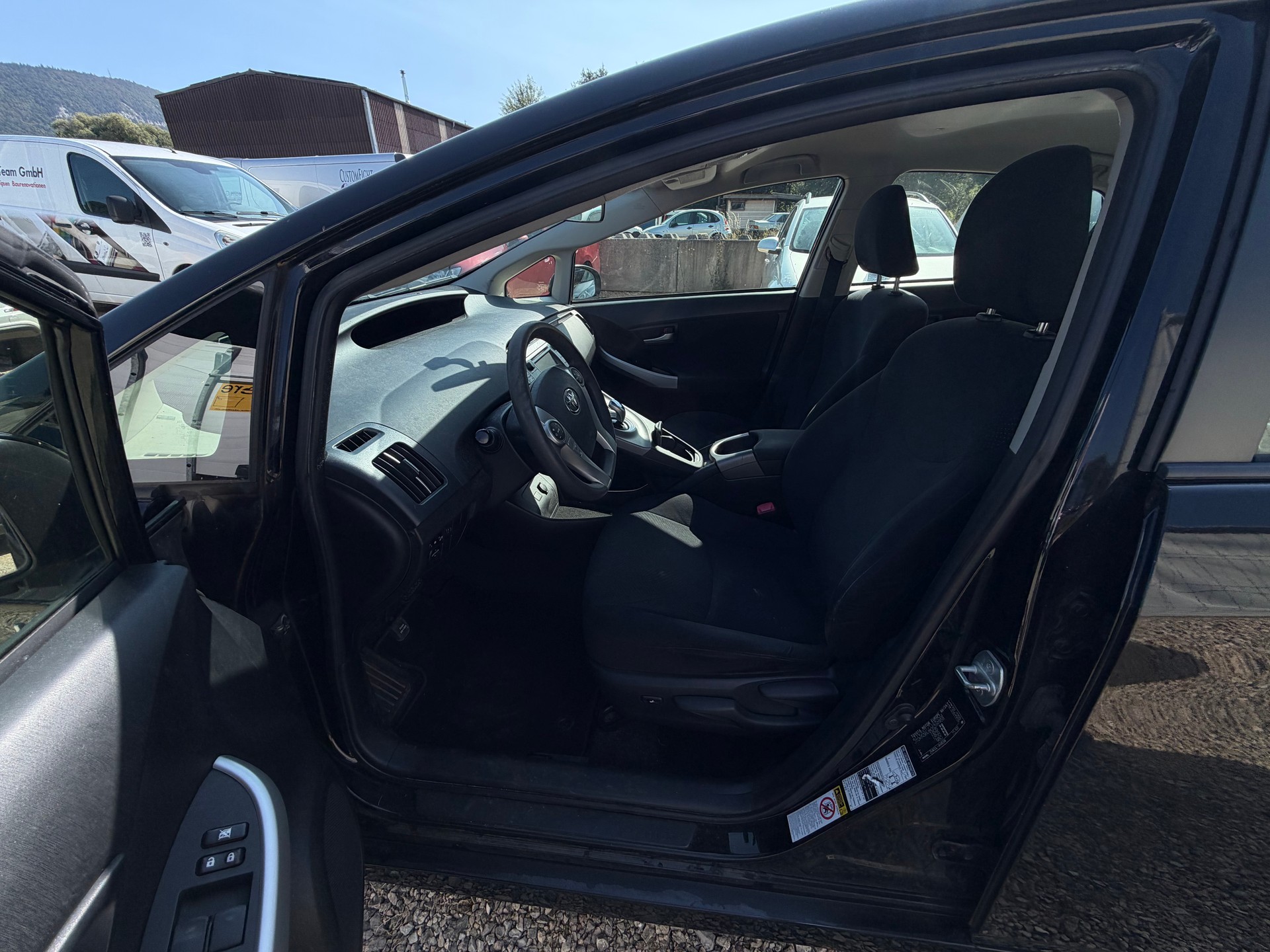 TOYOTA Prius 1.8 16V HSD Luna-image-10