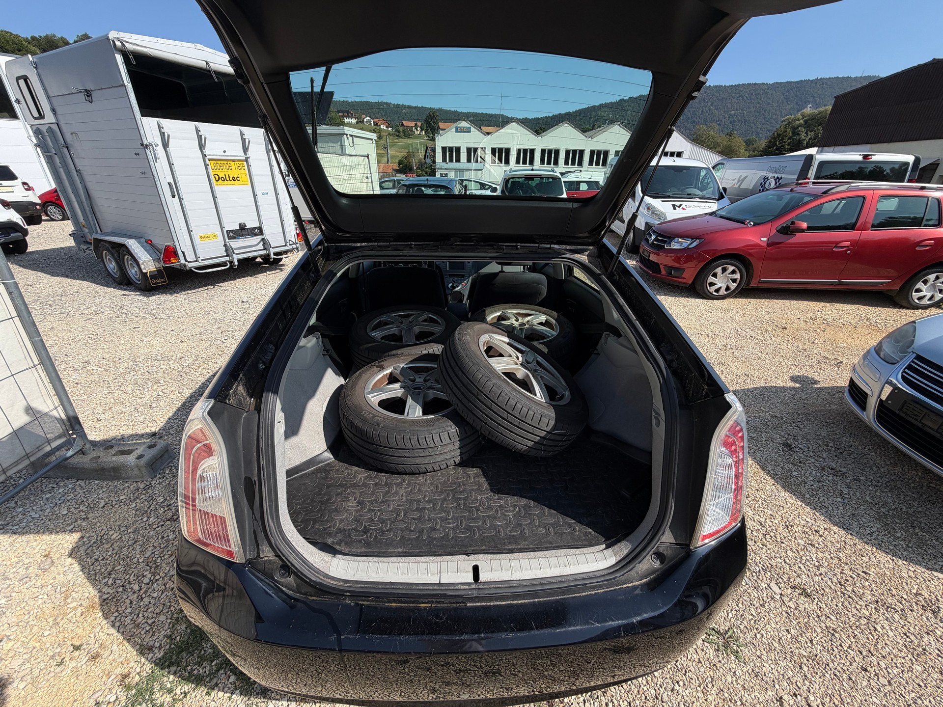 TOYOTA Prius 1.8 16V HSD Luna-image-9